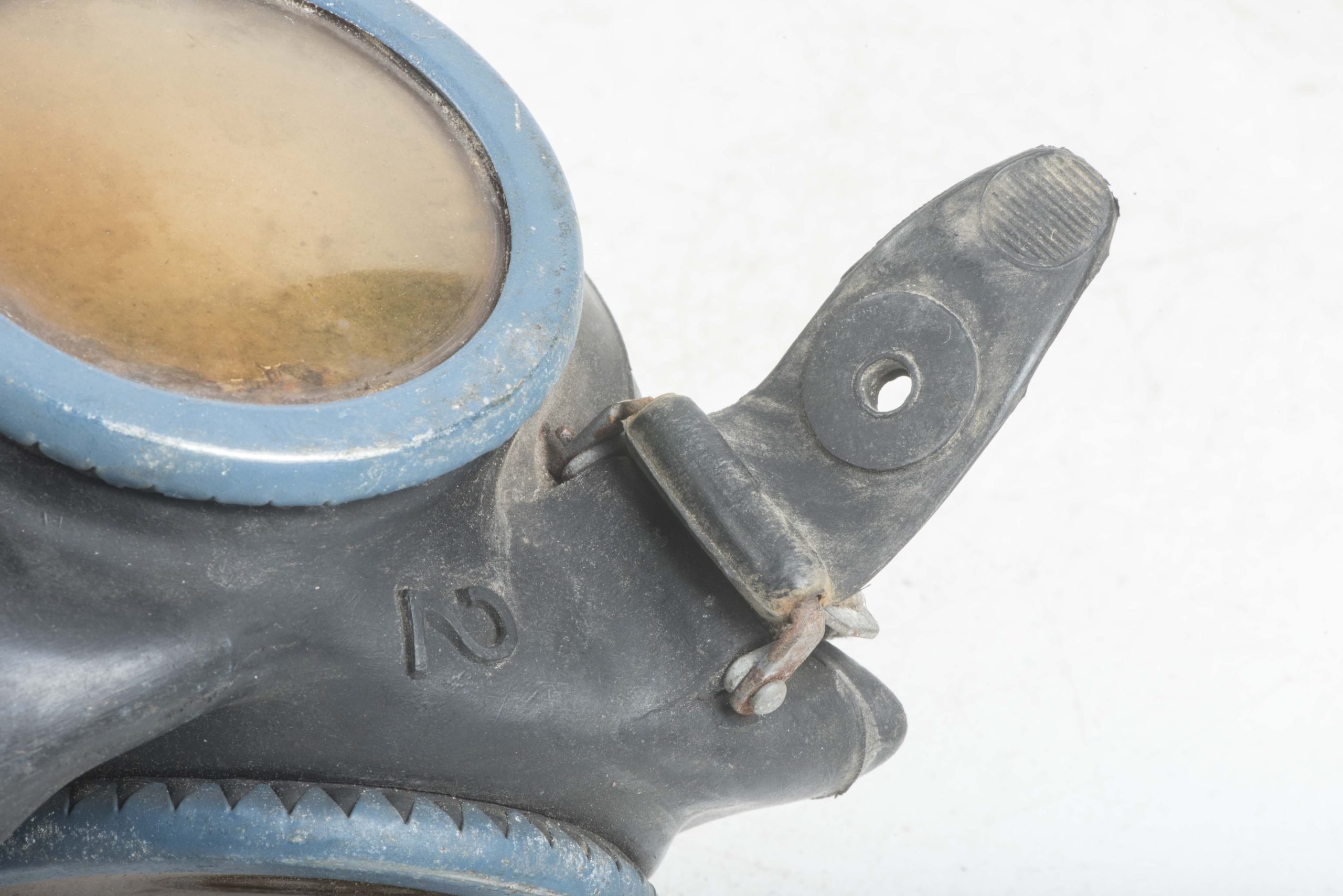 M38 gasmask marked aqd size 2 — image 10