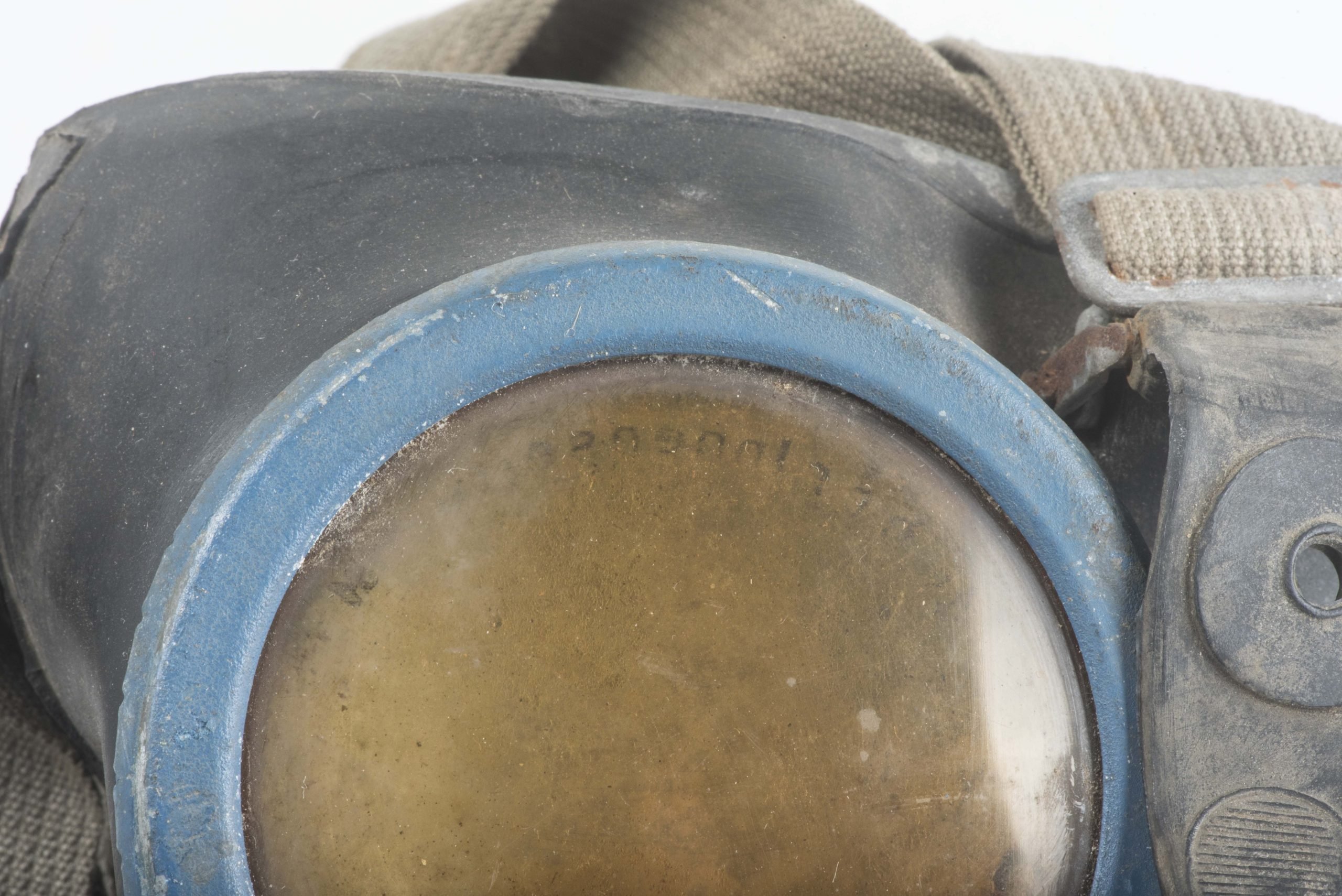M38 gasmask marked aqd size 2 — image 11