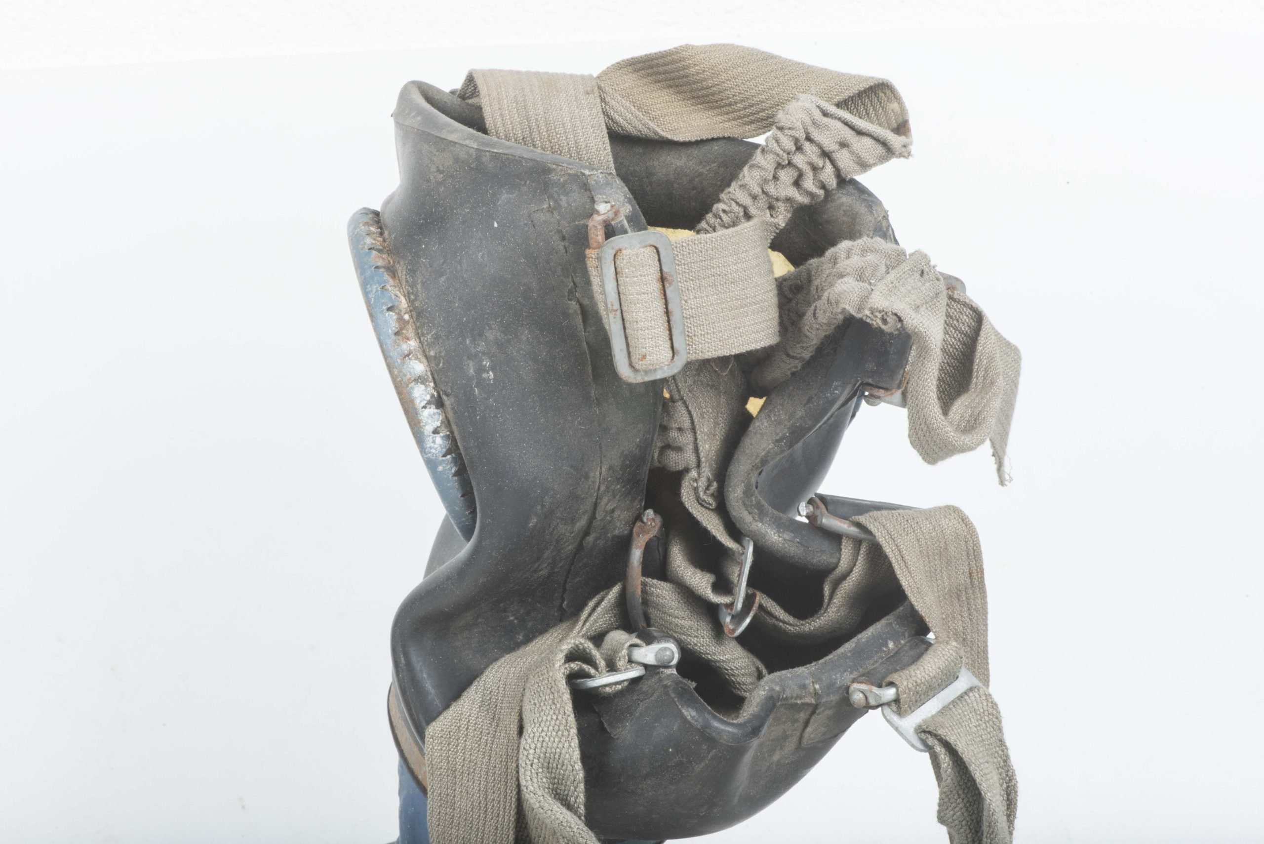 M38 gasmask marked aqd size 2 — image 6