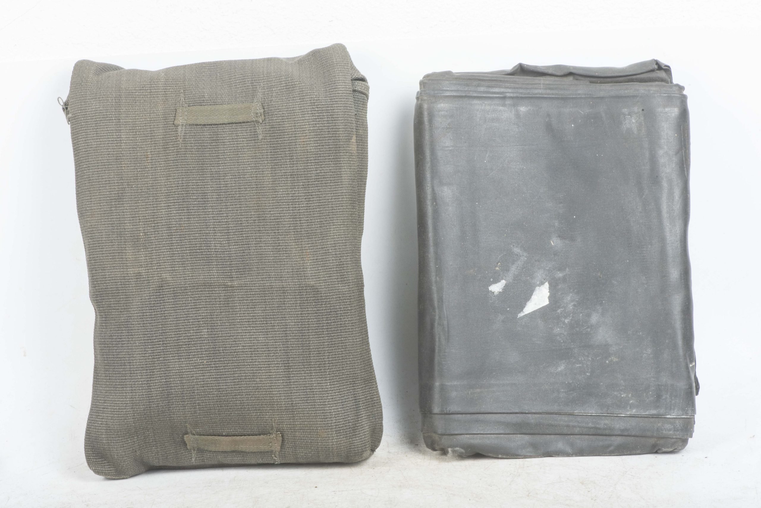 Rubberized gascape with pouch marked bps 1040 – 80 op – — image 3