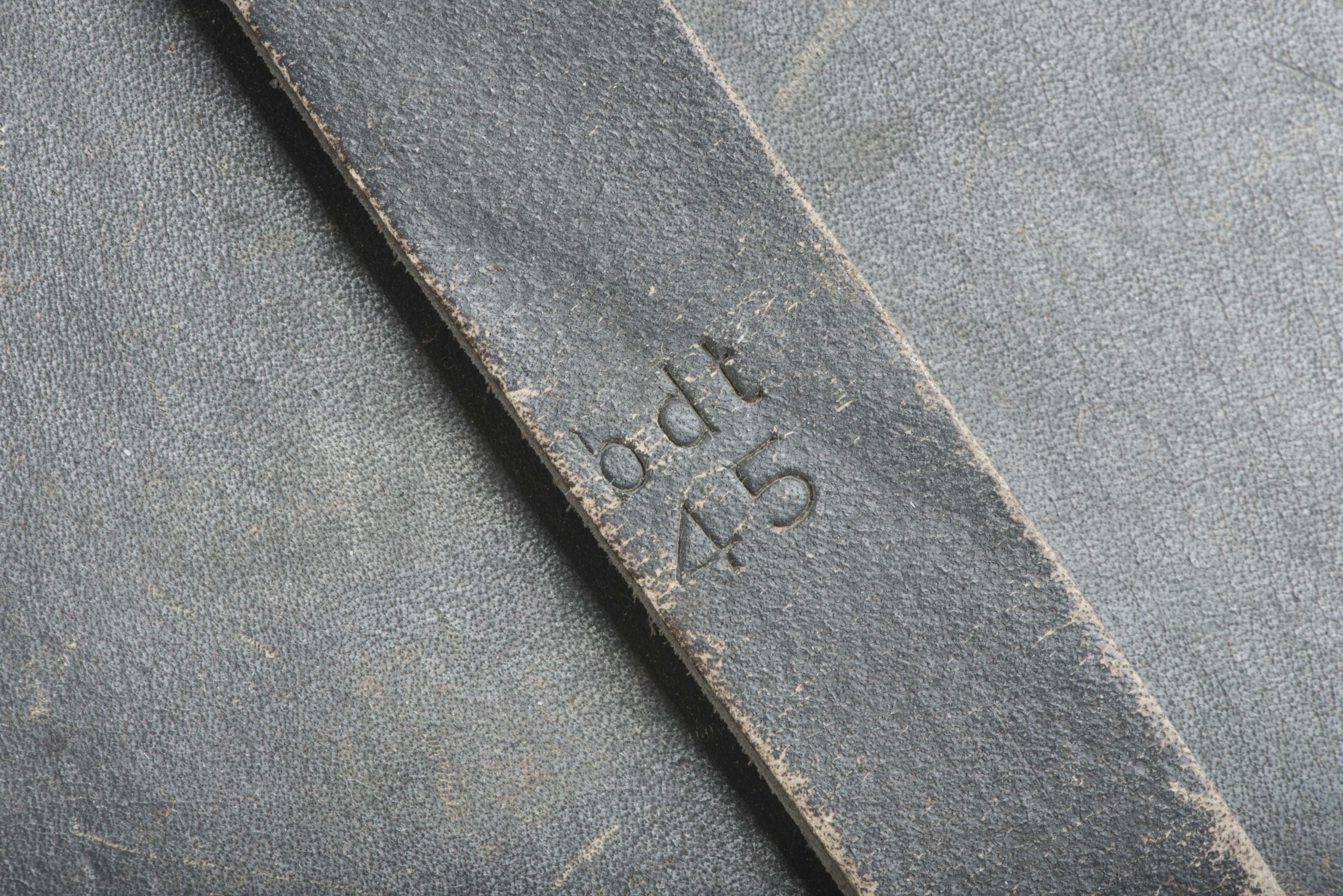 MG34 u. MG42 tool pouch in Italian leather marked bdt 45 — image 2