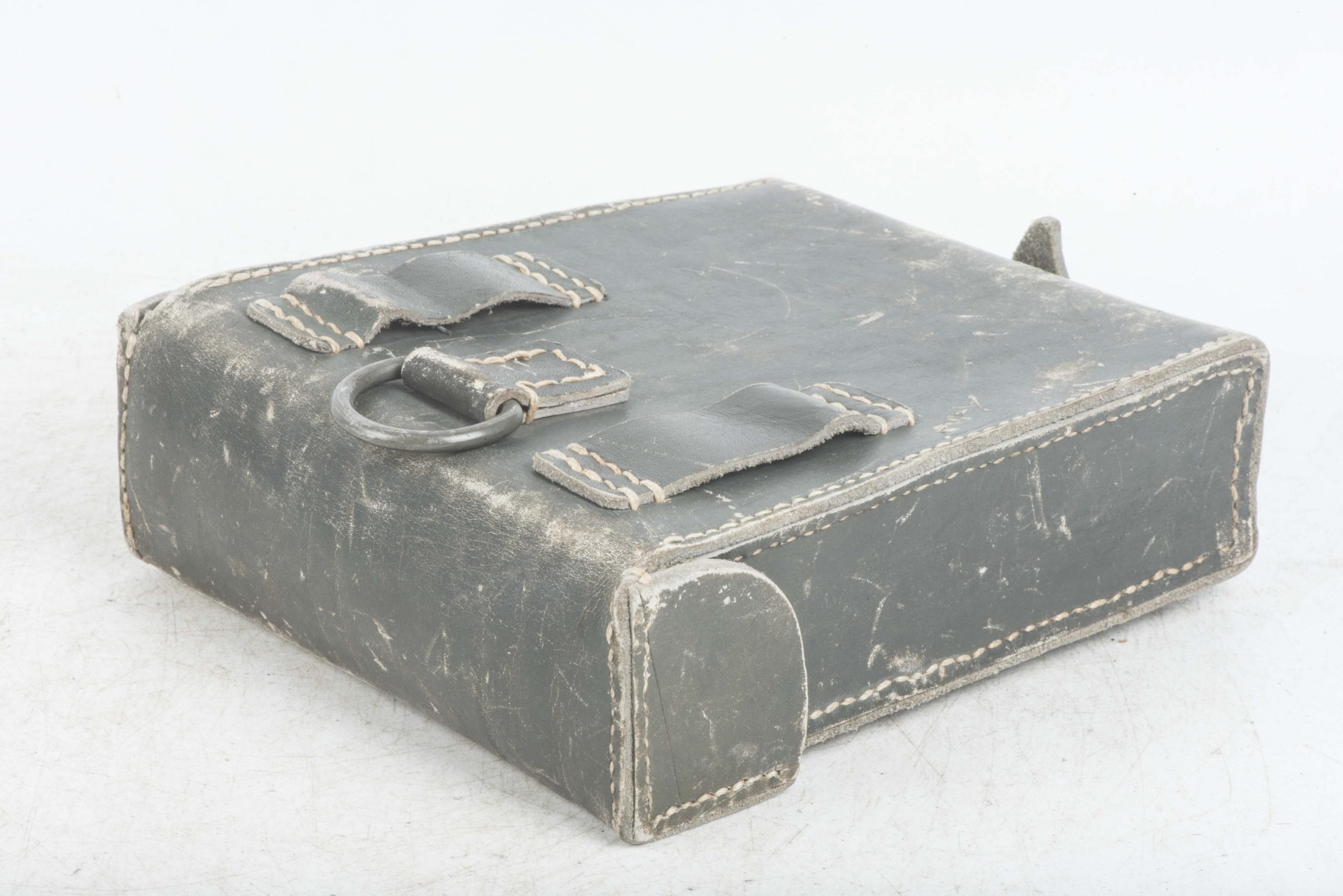 MG34 u. MG42 tool pouch in Italian leather marked bdt 45 — image 4