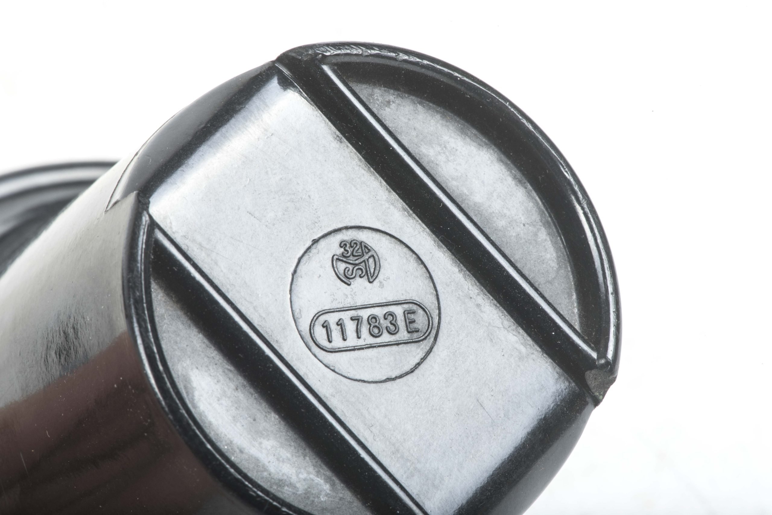 Black bakelite canteen cup marked 32 S 11783E — image 3
