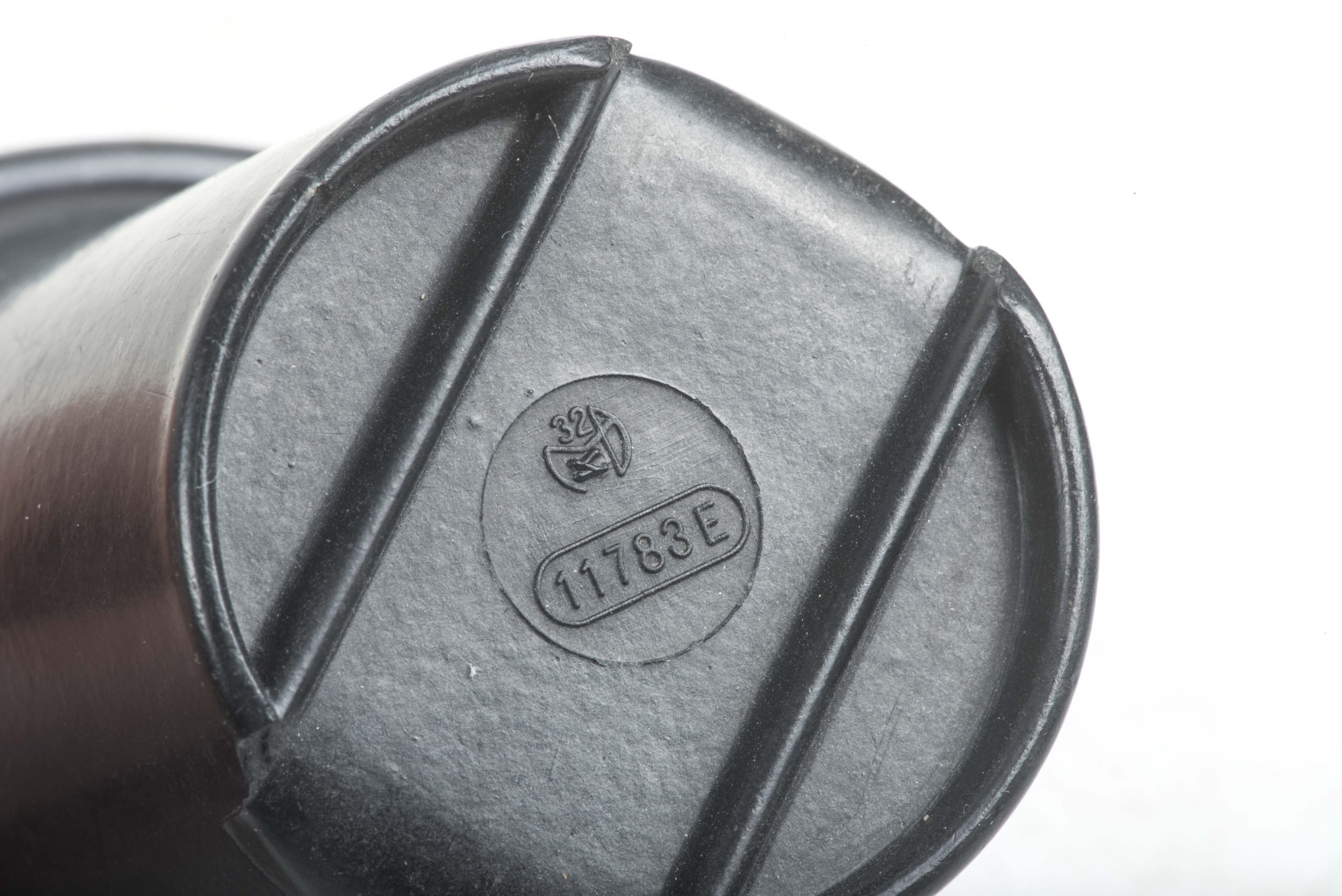 Black bakelite canteen cup marked 32/K 11783E — image 3