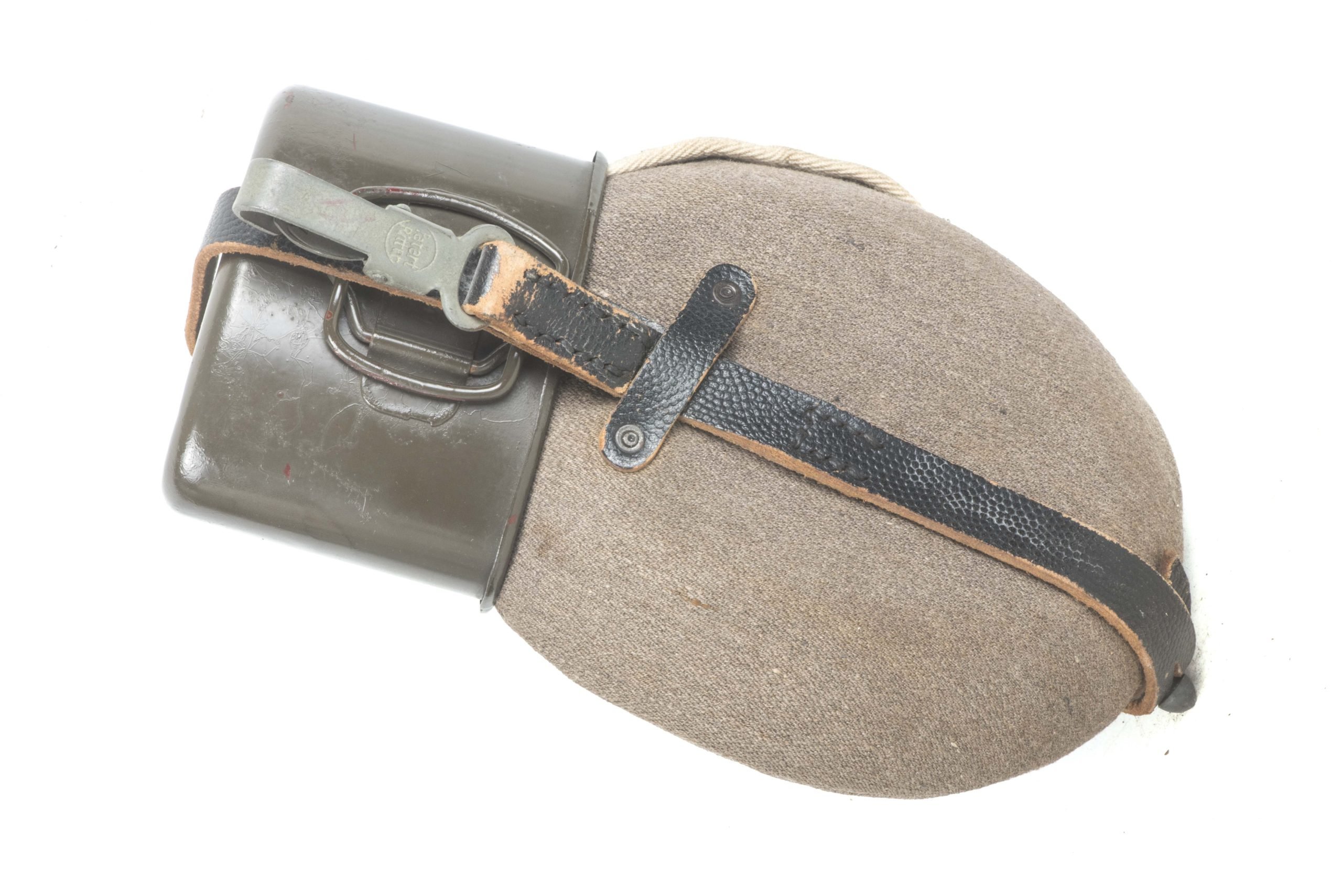 Rare M42 canteen marked RBNr. 0/0571/0118 with gabardine cover and riveted straps — image 2