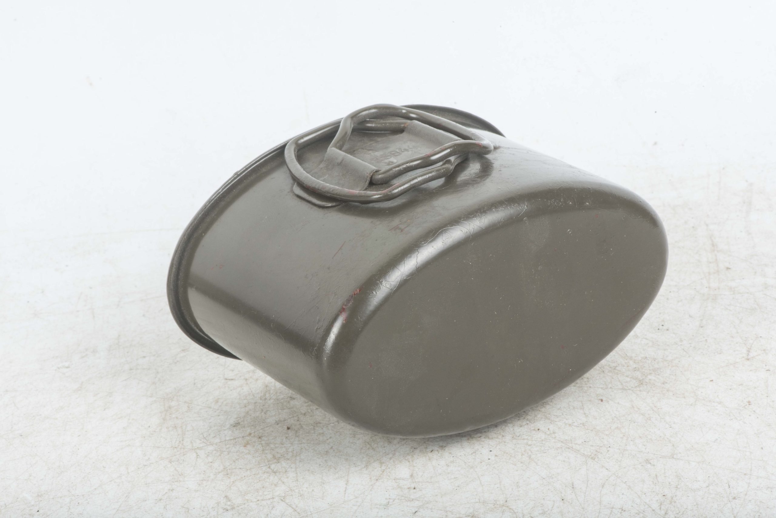 Rare M42 canteen marked RBNr. 0/0571/0118 with gabardine cover and riveted straps — image 8