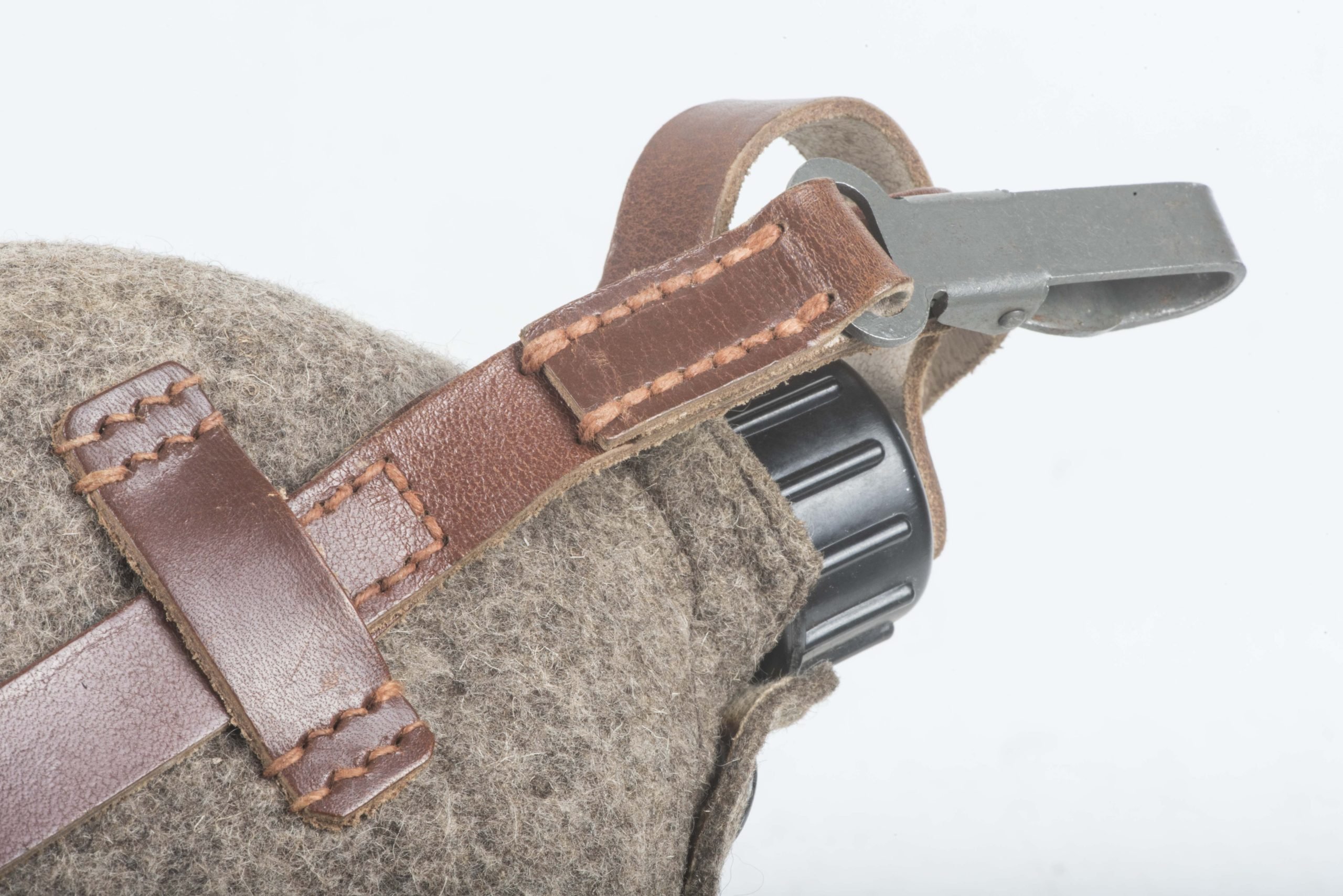 M42 canteen marked SMM 45 — image 3