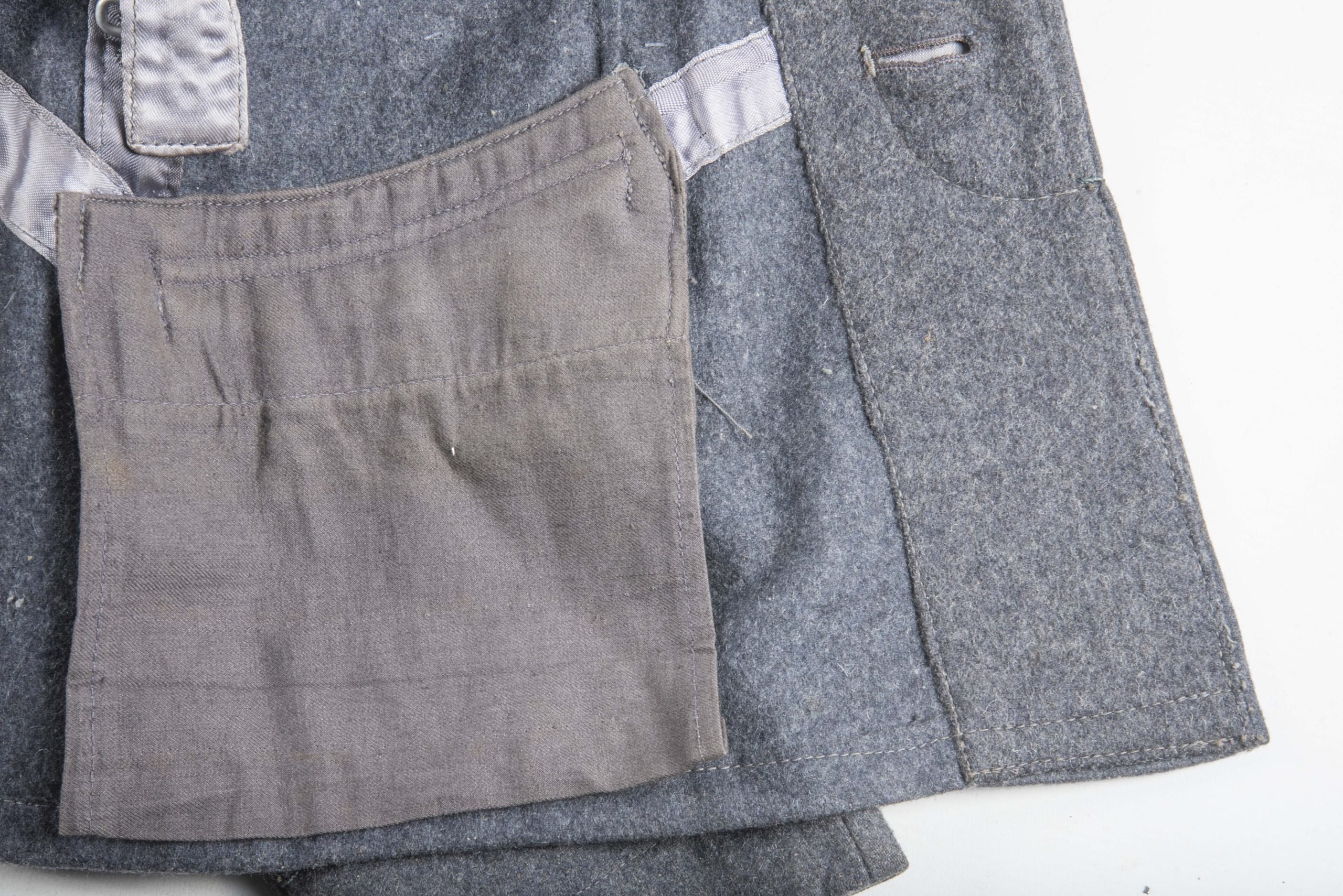 Luftwaffe Fliegerbluse for a Oberfeldwebel der Flieger or Fallschirmjäger — image 12