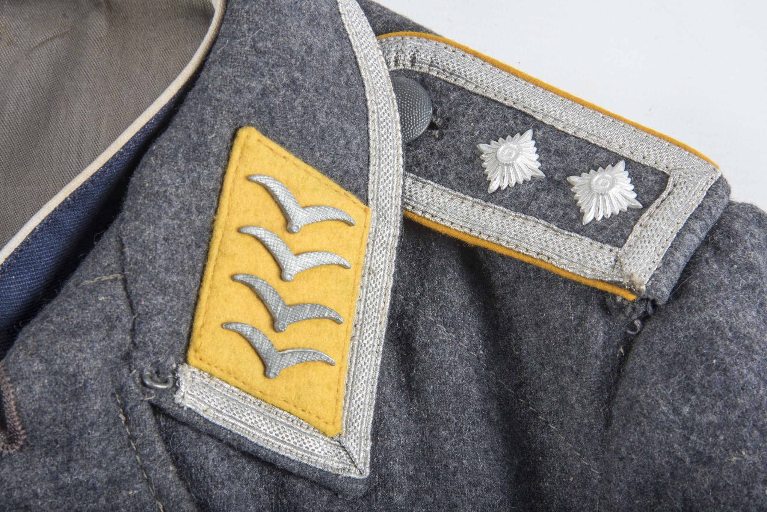 Luftwaffe Fliegerbluse for a Oberfeldwebel der Flieger or Fallschirmjäger — image 3