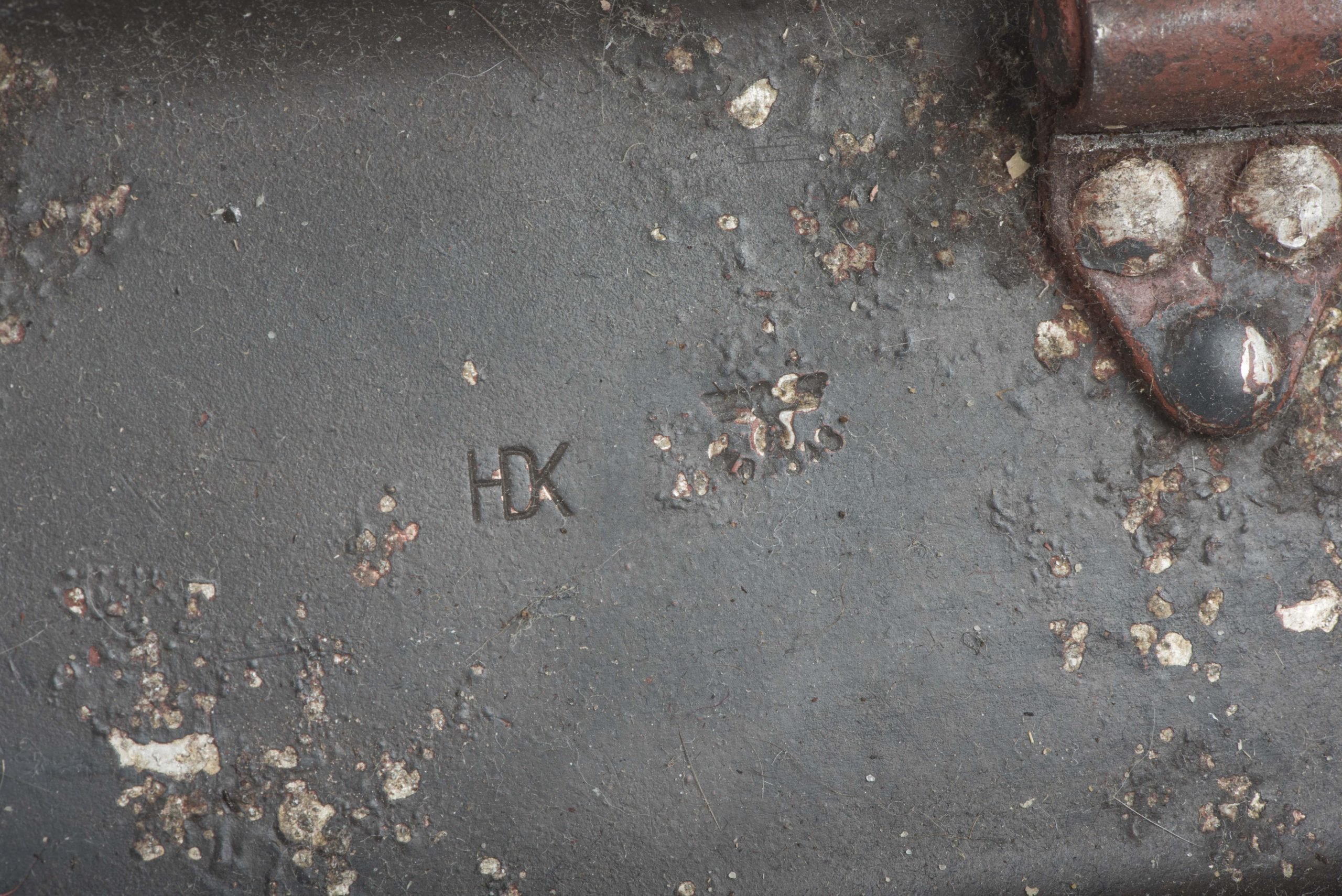 Aluminium MG34 u. MG42 ammunition case in factory two tone camouflage — image 14