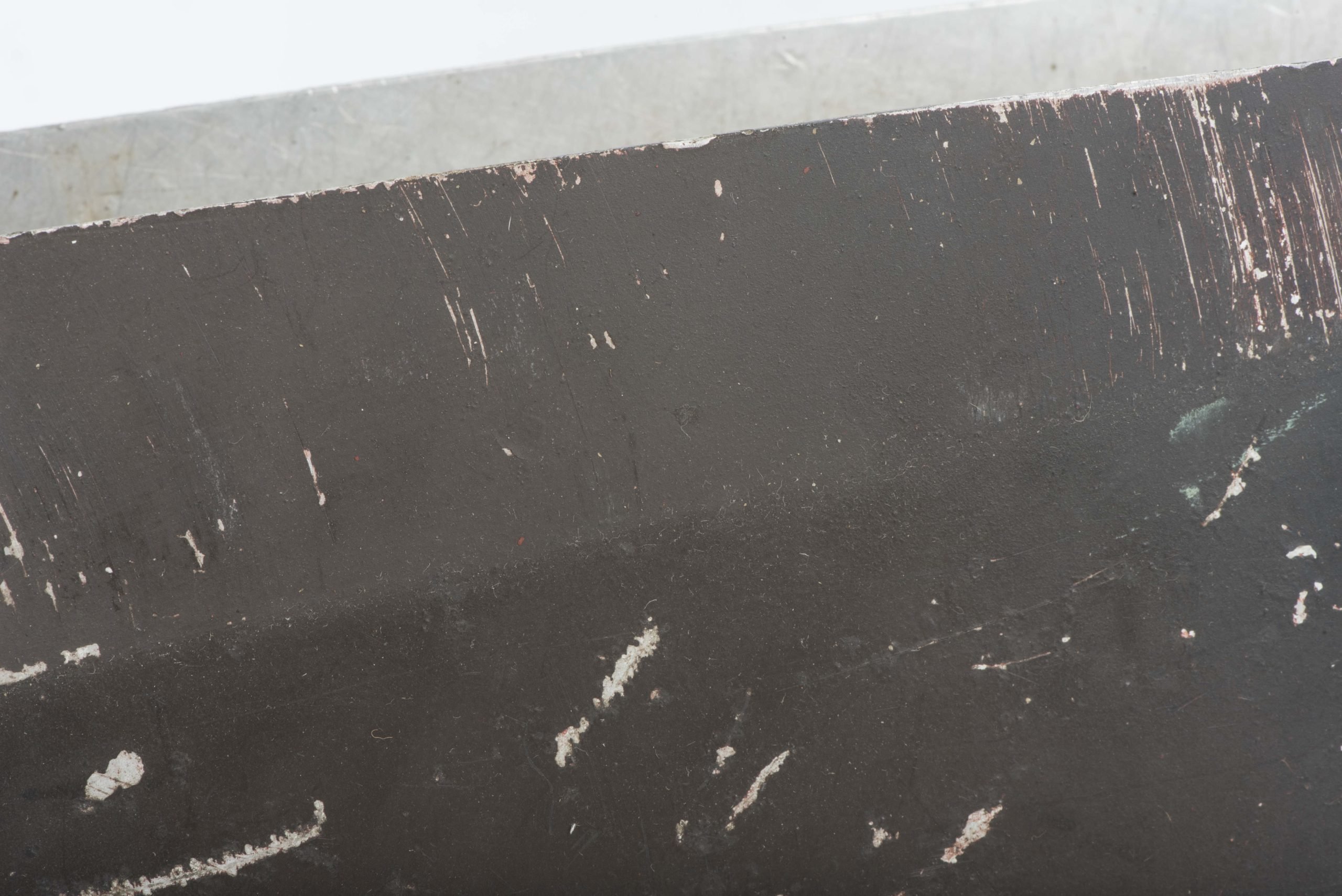 Aluminium MG34 u. MG42 ammunition case in factory two tone camouflage — image 18