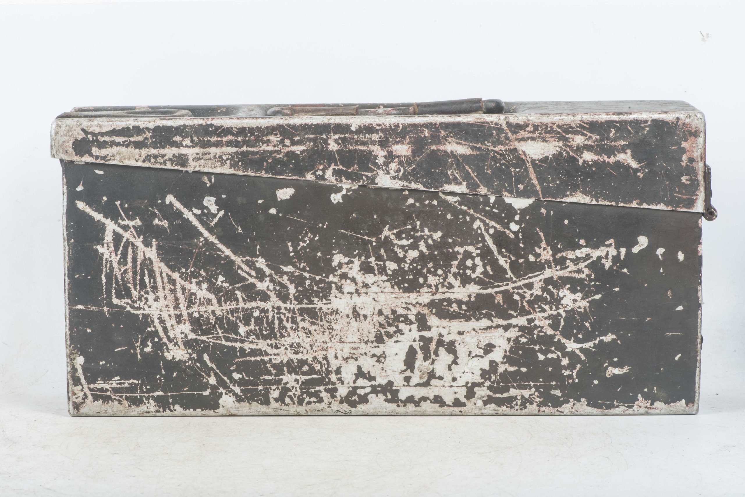 Aluminium MG34 u. MG42 ammunition case in factory two tone camouflage — image 7