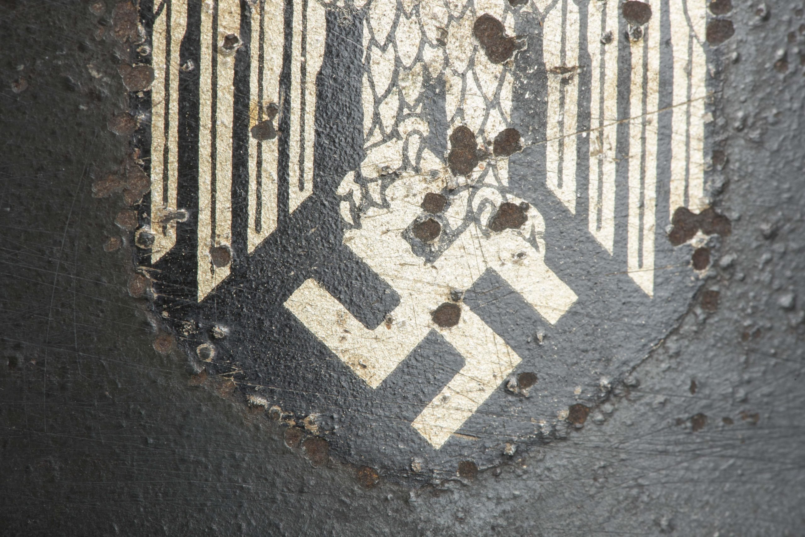 Q66 M35 double decal Heer helmet from Castricum — image 4