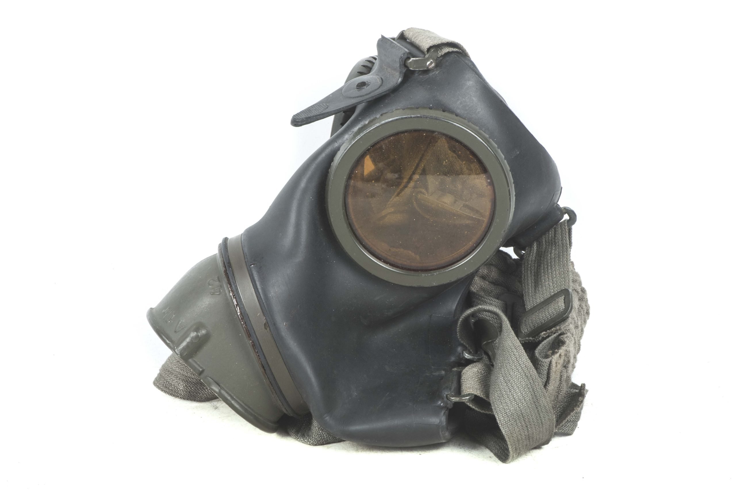 Unissued black rubber M38 gasmask marked flr 42 size 3 — image 2