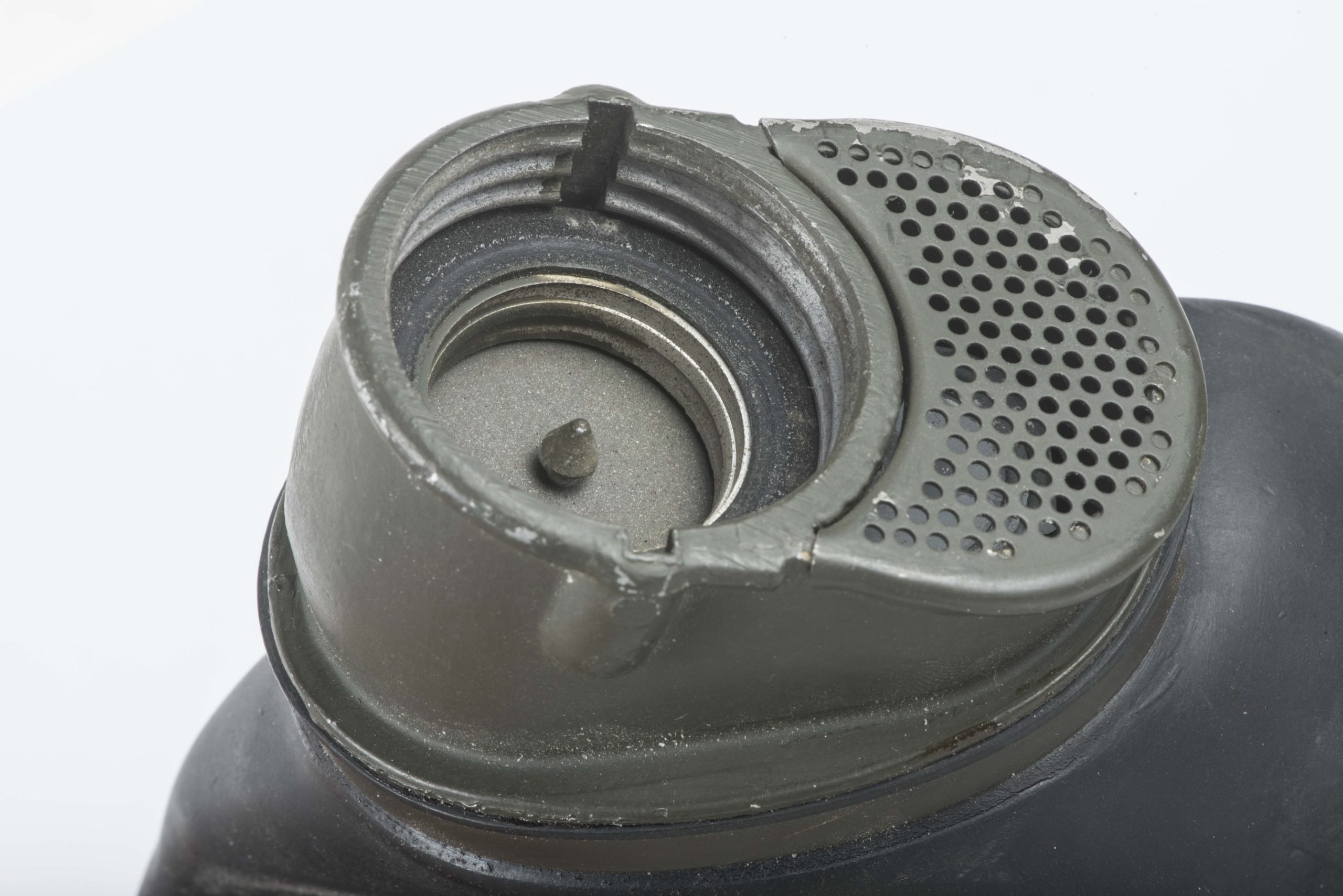 Unissued black rubber M38 gasmask marked flr 42 size 3 — image 6