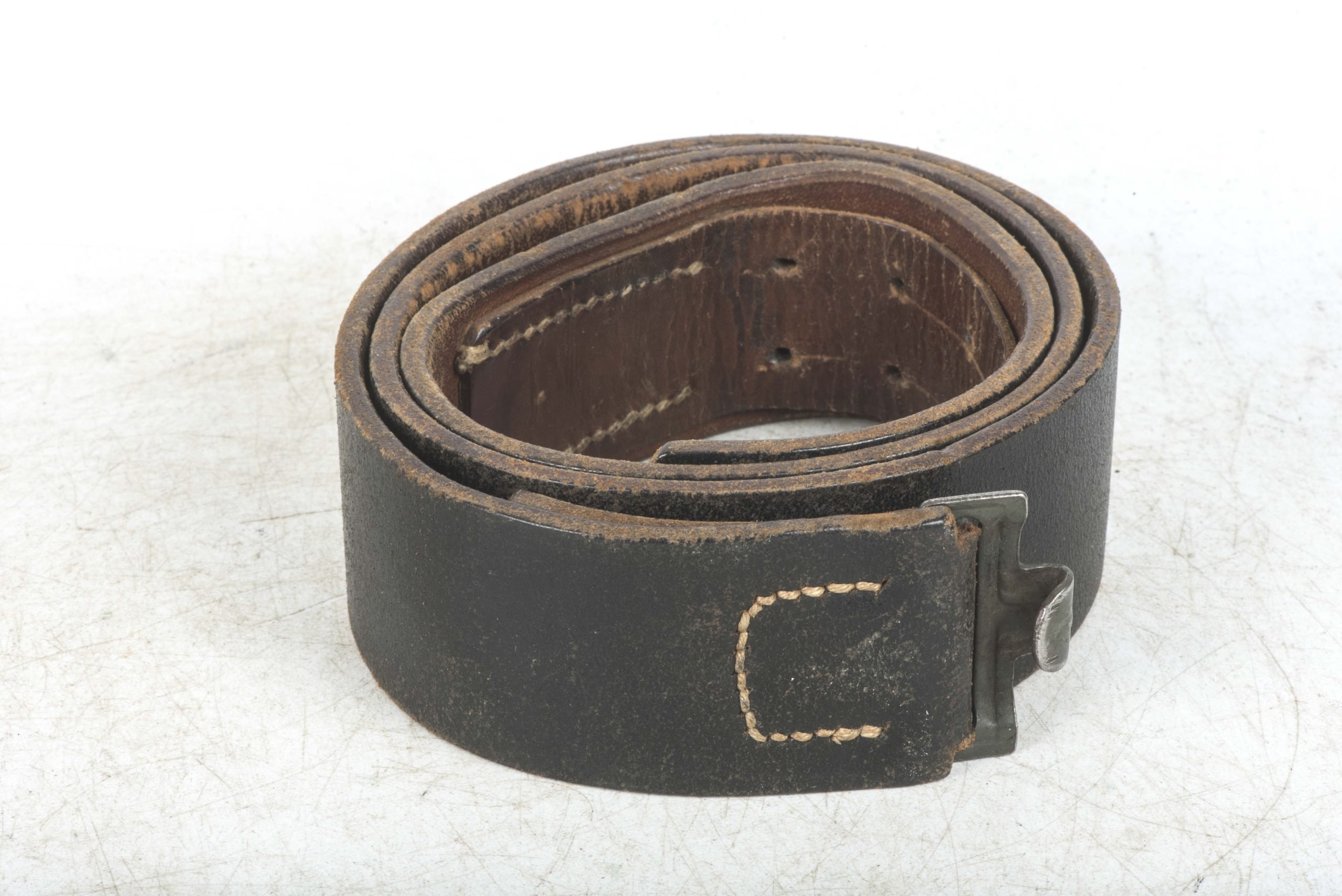 Leather equipment belt size 100 marked jnb 1942 — image 2