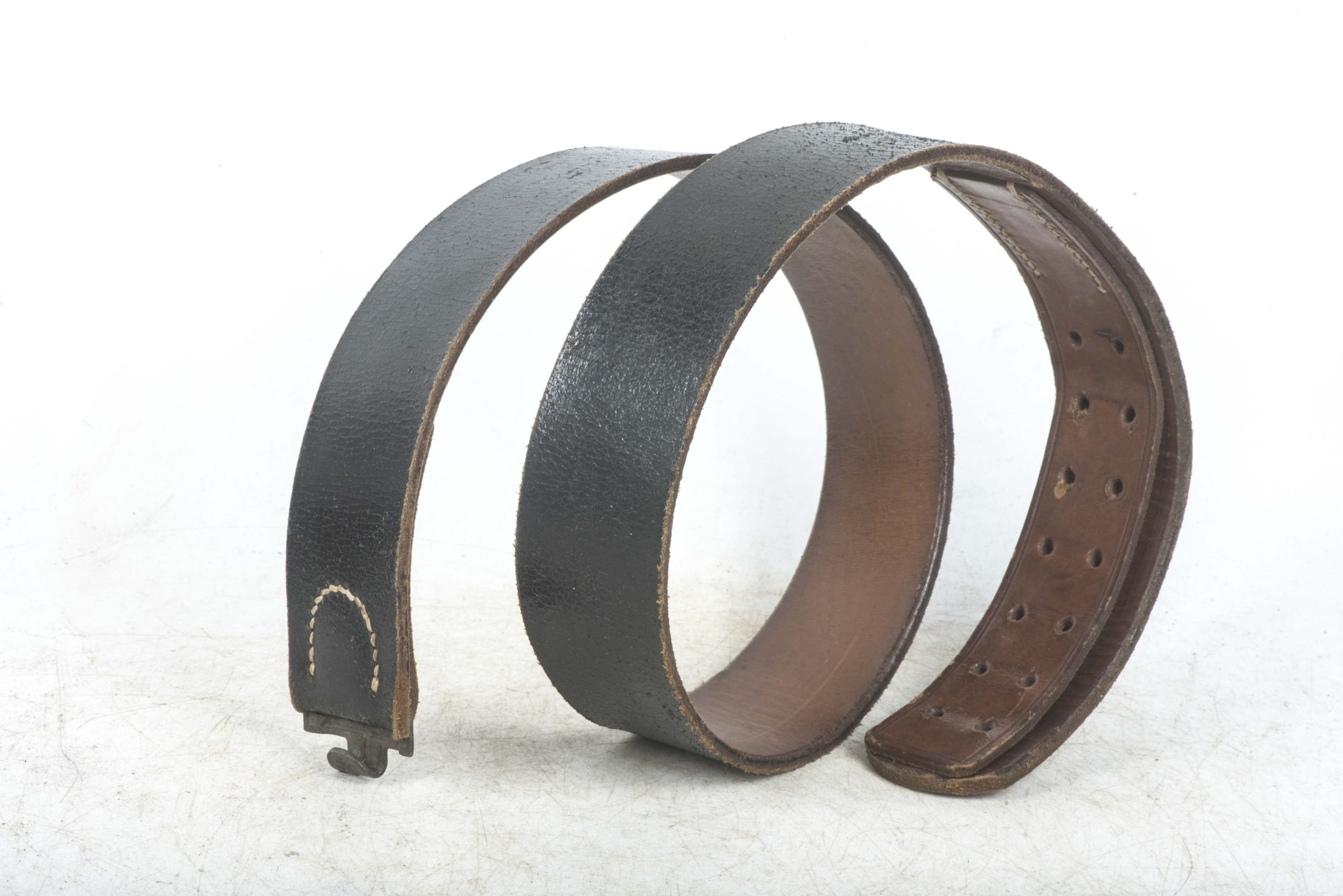 Leather equipment belt size 95 marked R.B.Nr. 0/0676/0120 43 — image 3