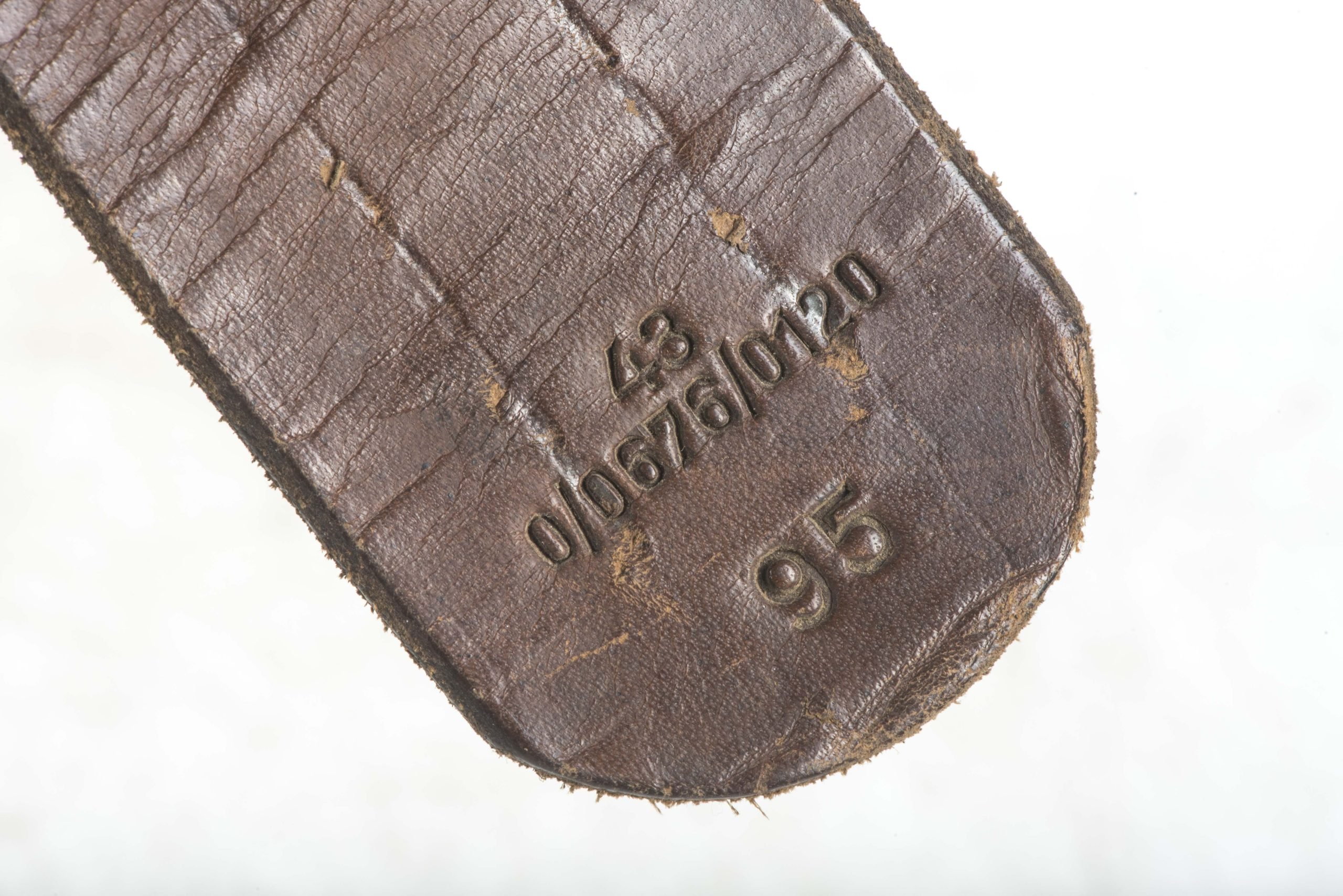 Leather equipment belt size 95 marked R.B.Nr. 0/0676/0120 43 — image 5