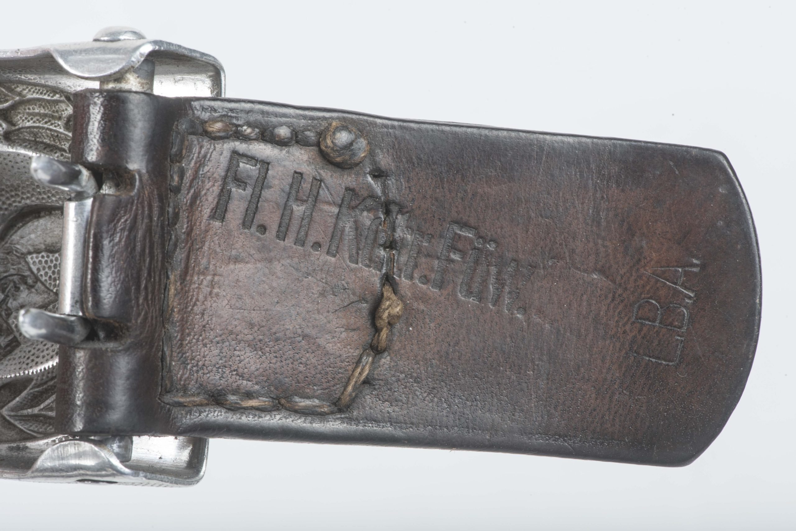 Tabbed aluminium Luftwaffe belt buckle by Berg u. Nolte A.-G., Lüdenscheid 1939 marked Fl.H.Kdtr.Füw. LBA — image 4