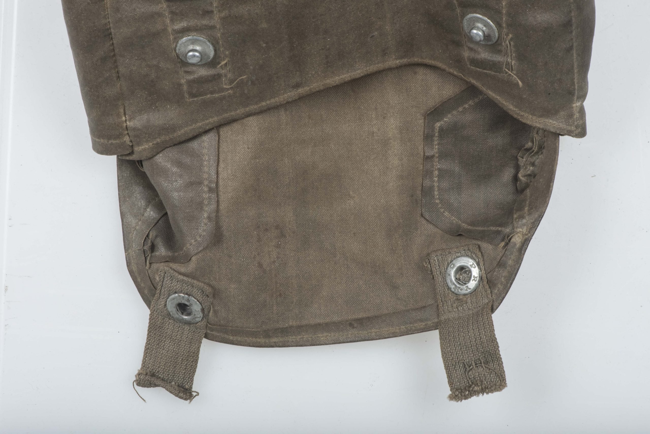 gascape pouch in oil cloth — image 7