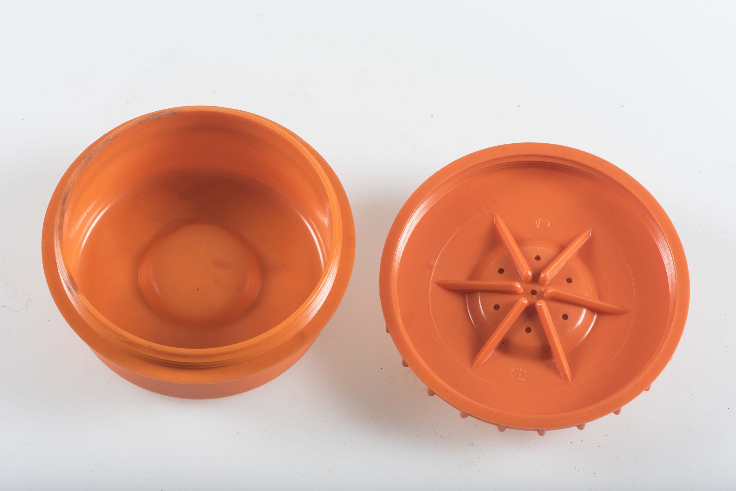 Orange salt container marked gds K — image 4