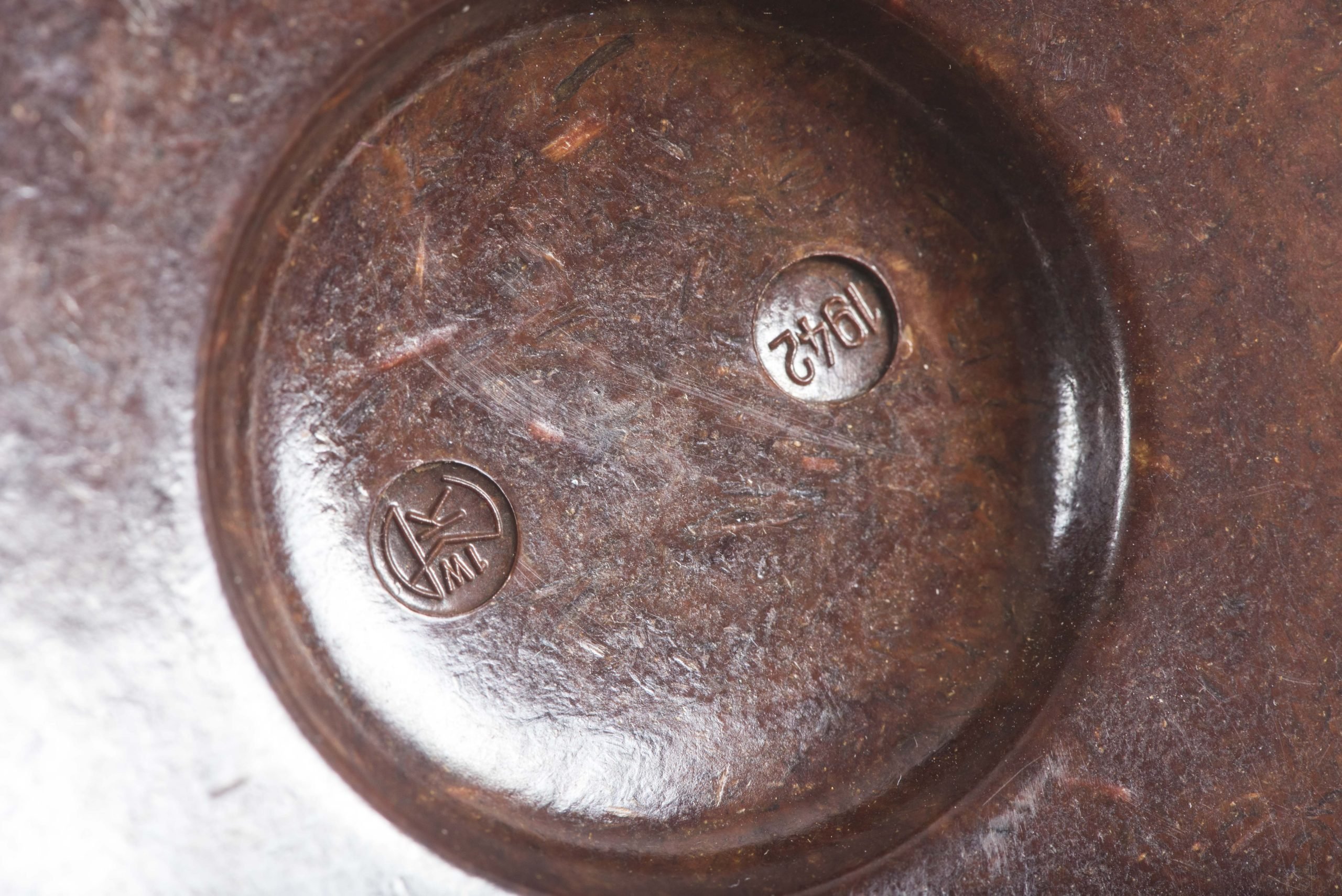 Brown salt container marked 1W K 1942 — image 3