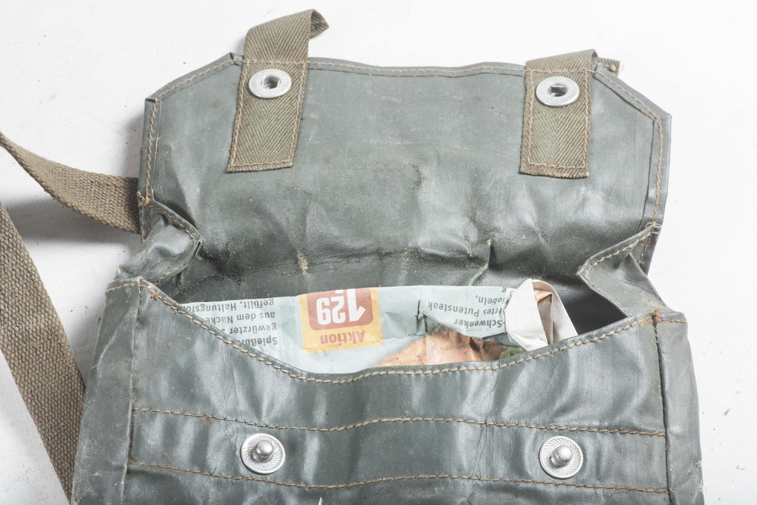 Short M38 gasmask canister set with A2B mask and gascape pouch — image 11