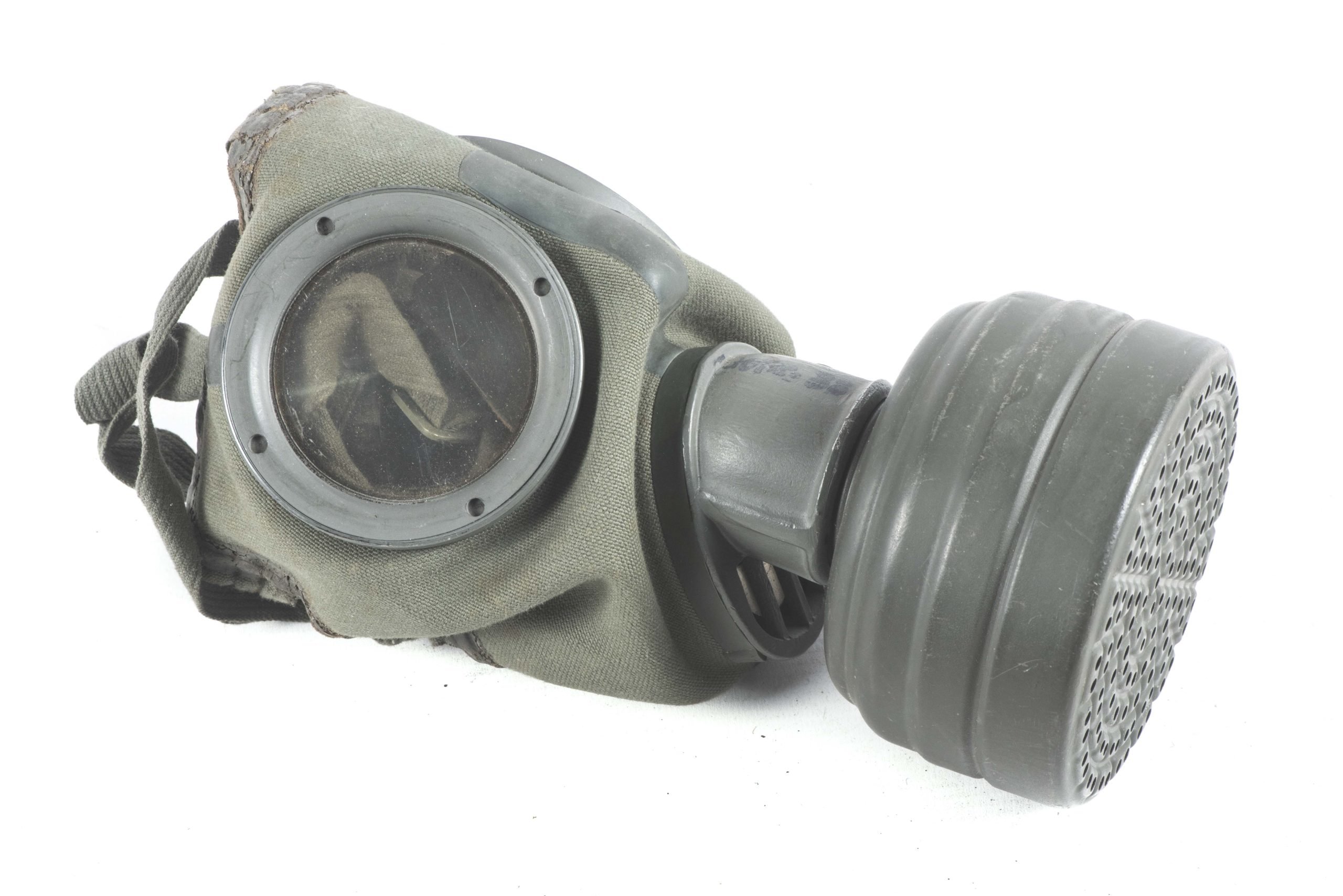 Short M38 gasmask canister set with A2B mask and gascape pouch — image 16