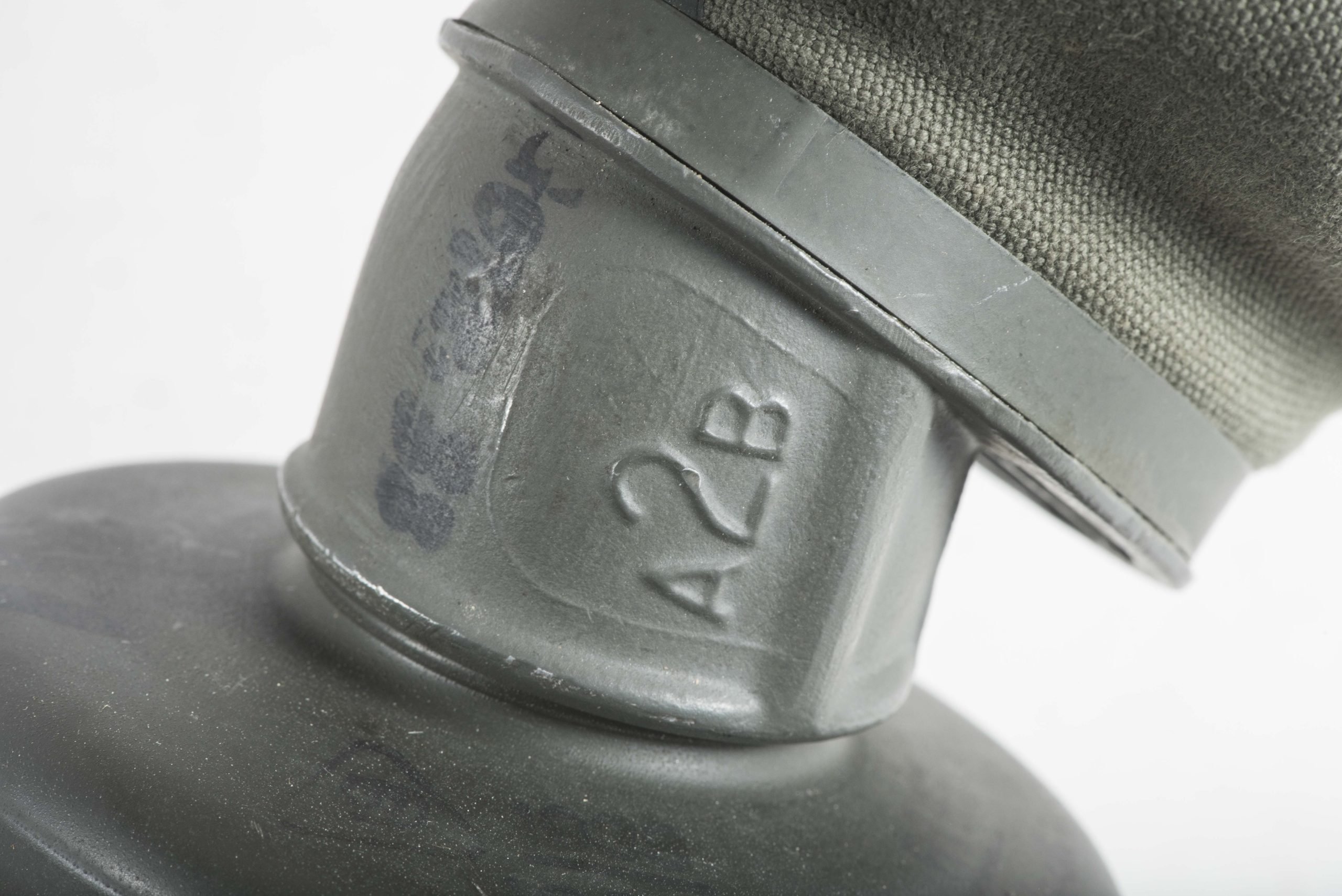 Short M38 gasmask canister set with A2B mask and gascape pouch — image 17