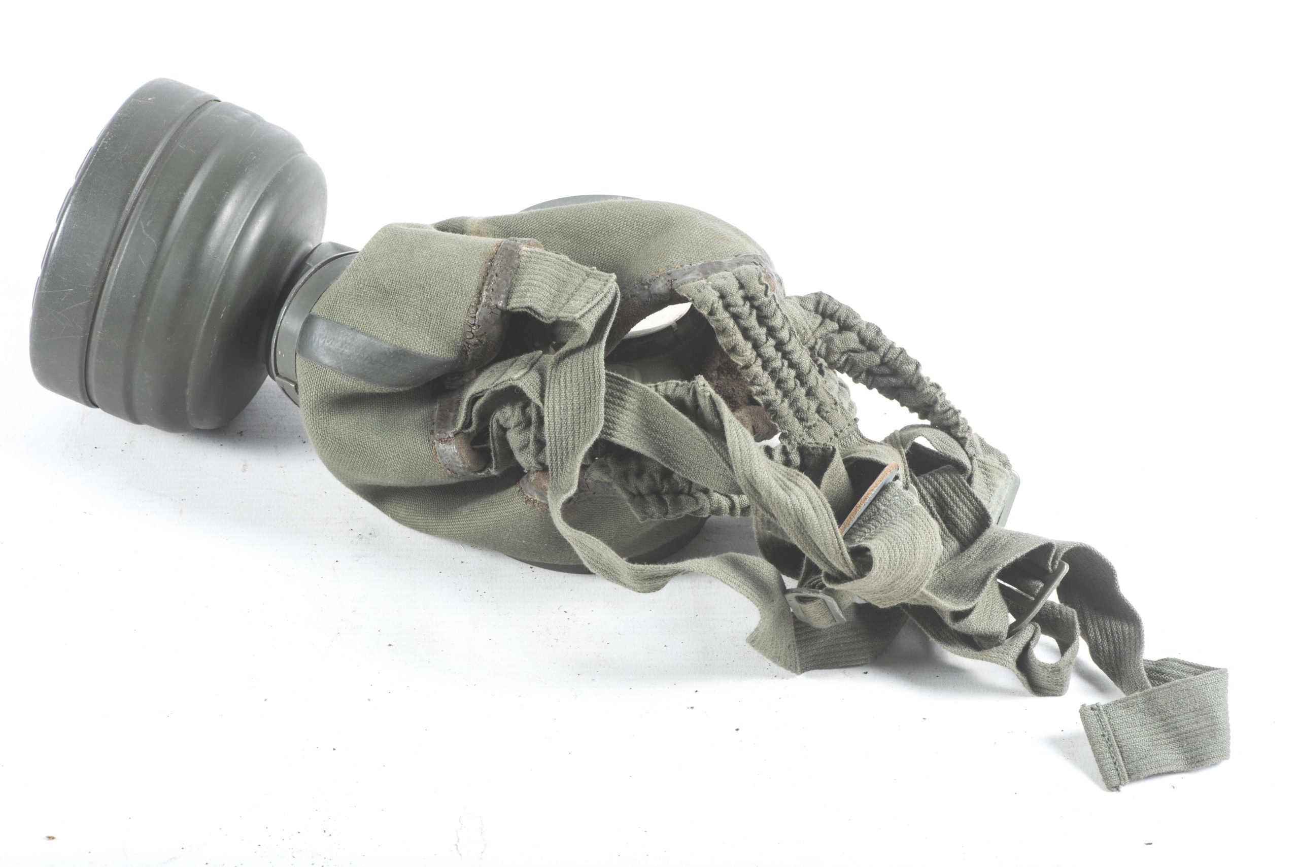 Short M38 gasmask canister set with A2B mask and gascape pouch — image 19