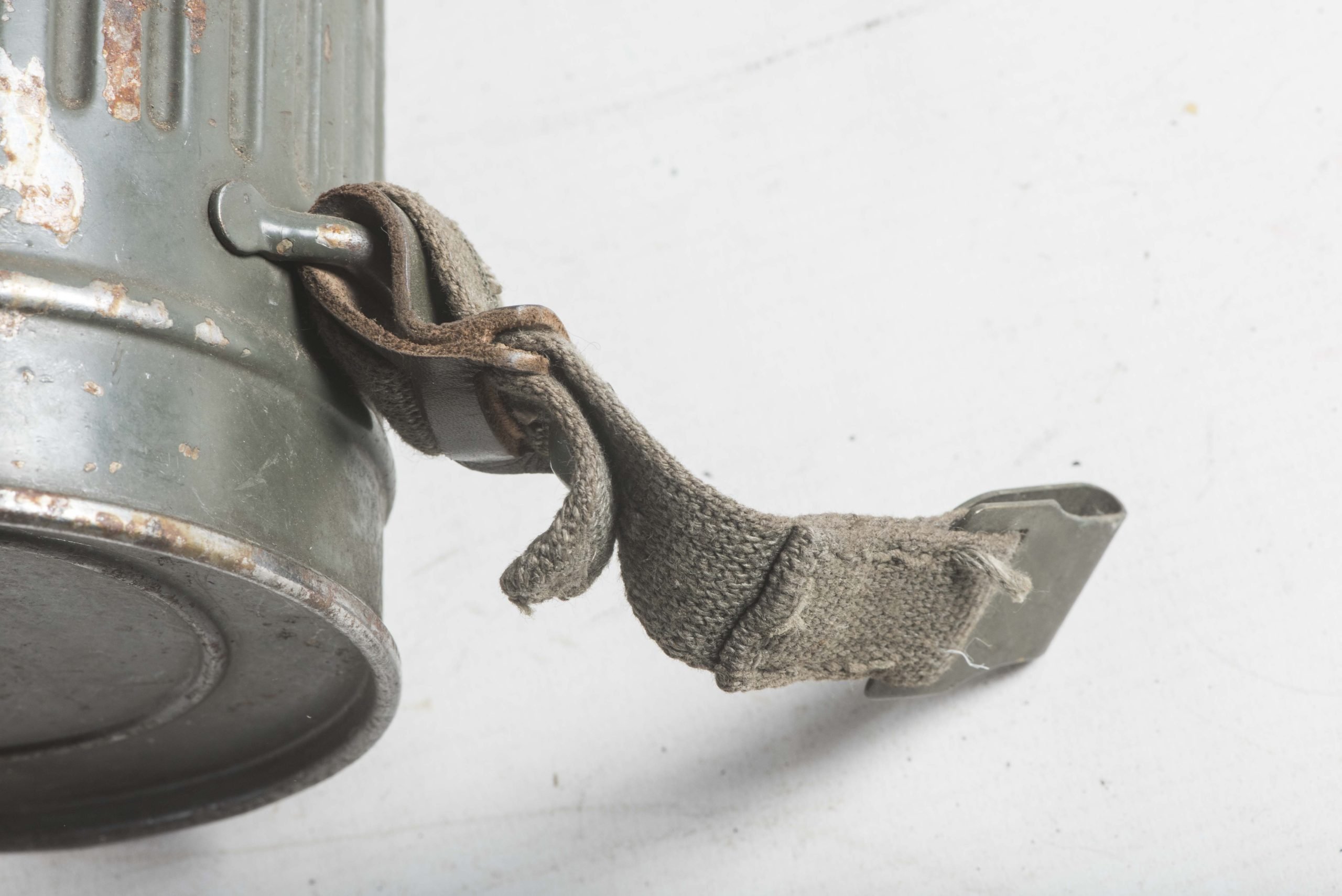 Short M38 gasmask canister set with A2B mask and gascape pouch — image 7