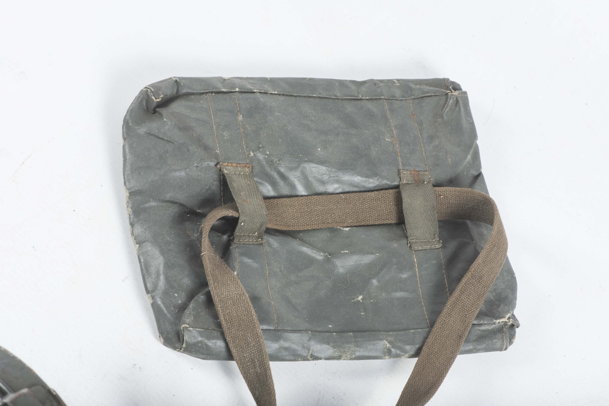 Short M38 gasmask canister set with A2B mask and gascape pouch — image 9