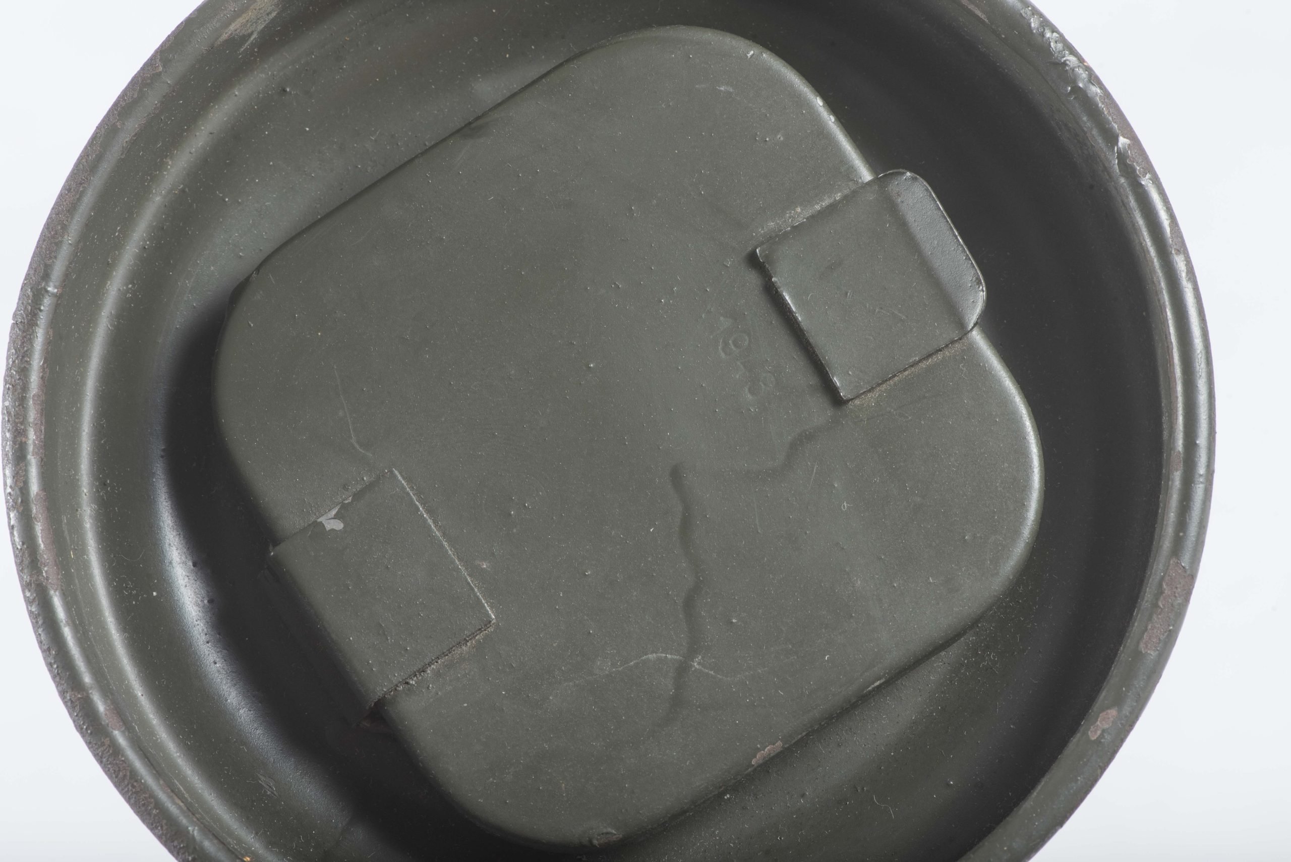 Tall M38 gasmask canister set dated 1943 with green rubber mask — image 9