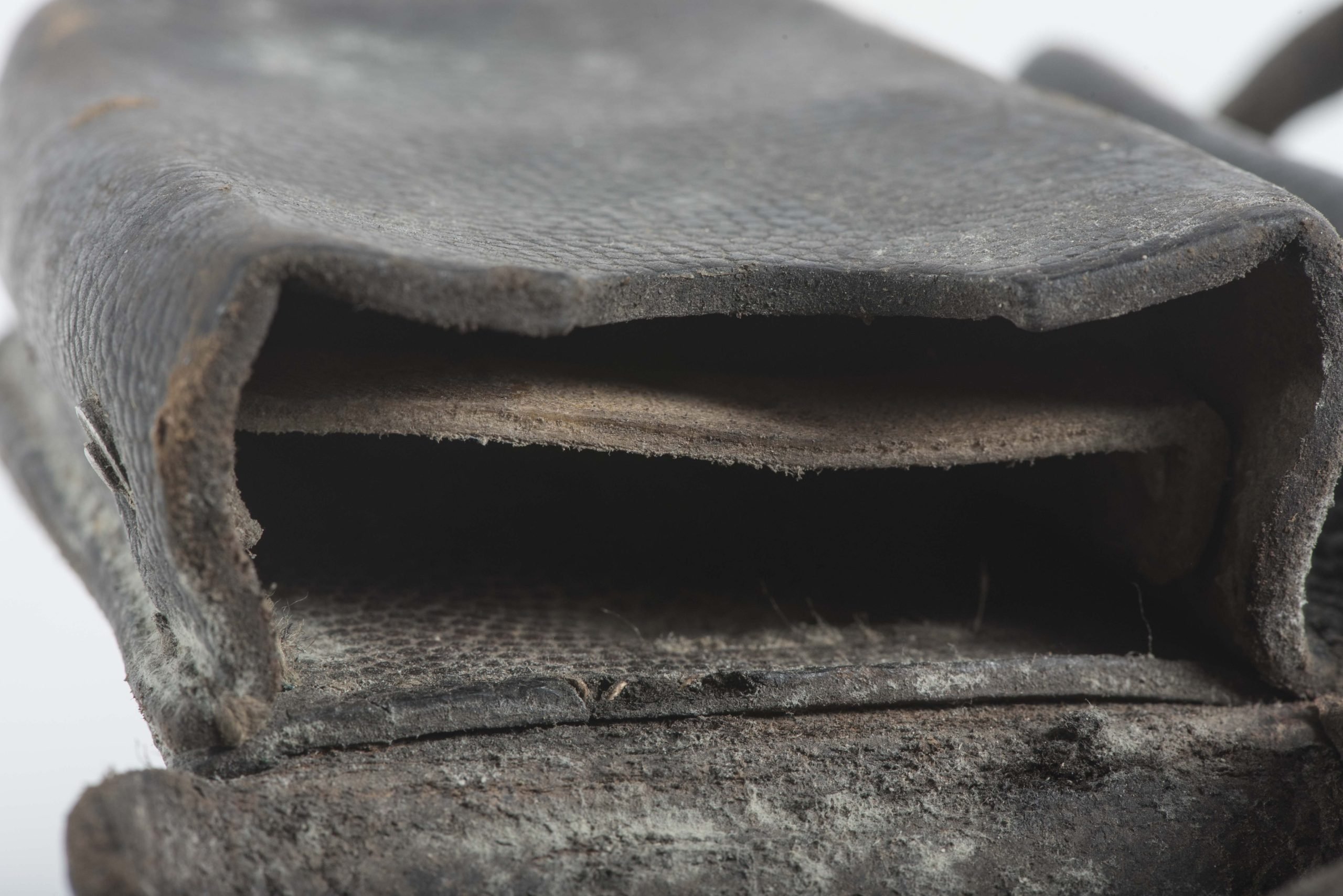 K98 ammunition pouch marked Kern. Klager & Co. 1937 Neu-Ulm — image 9