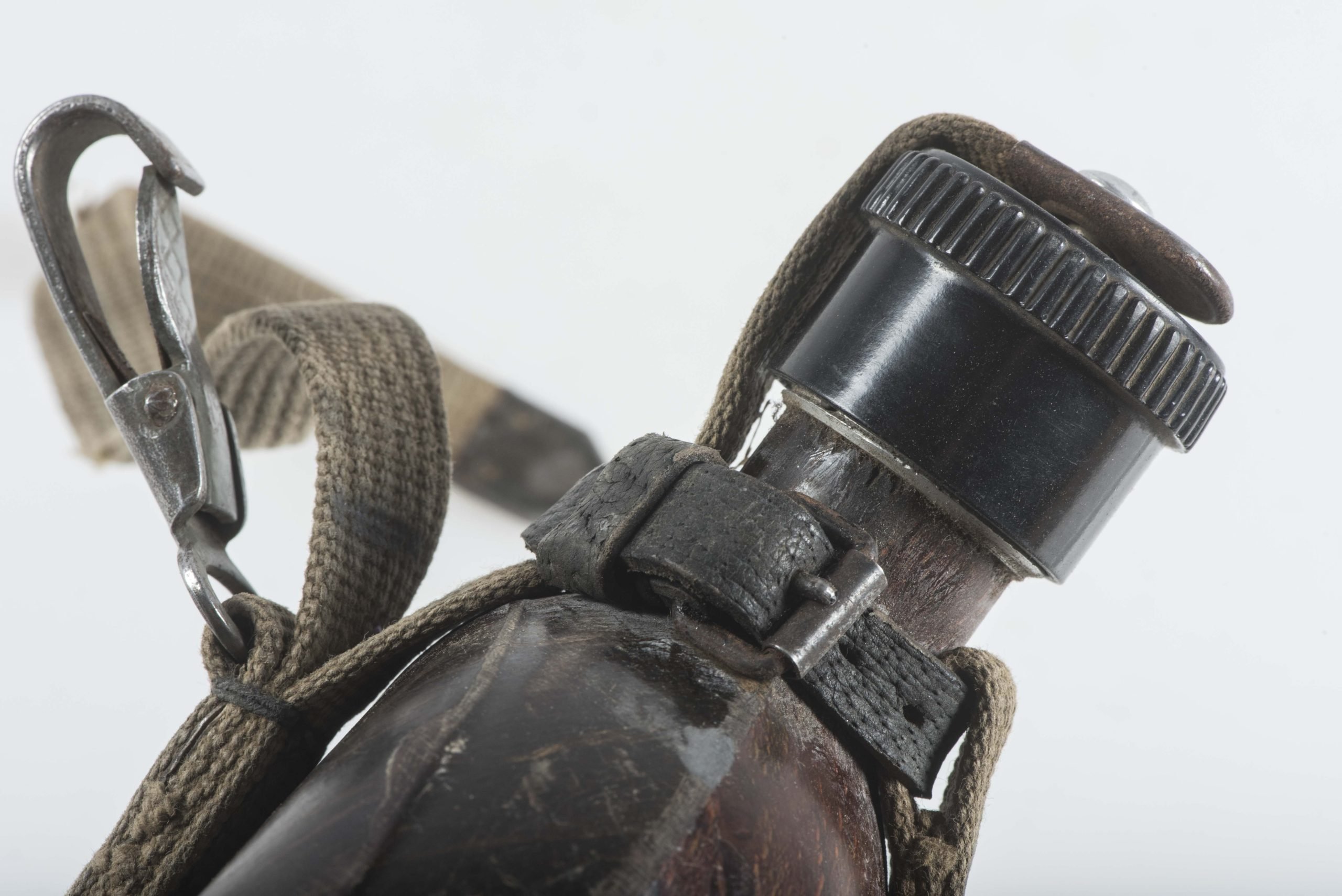 Coconut canteen marked HRE 42 with rare green painted cup — image 8