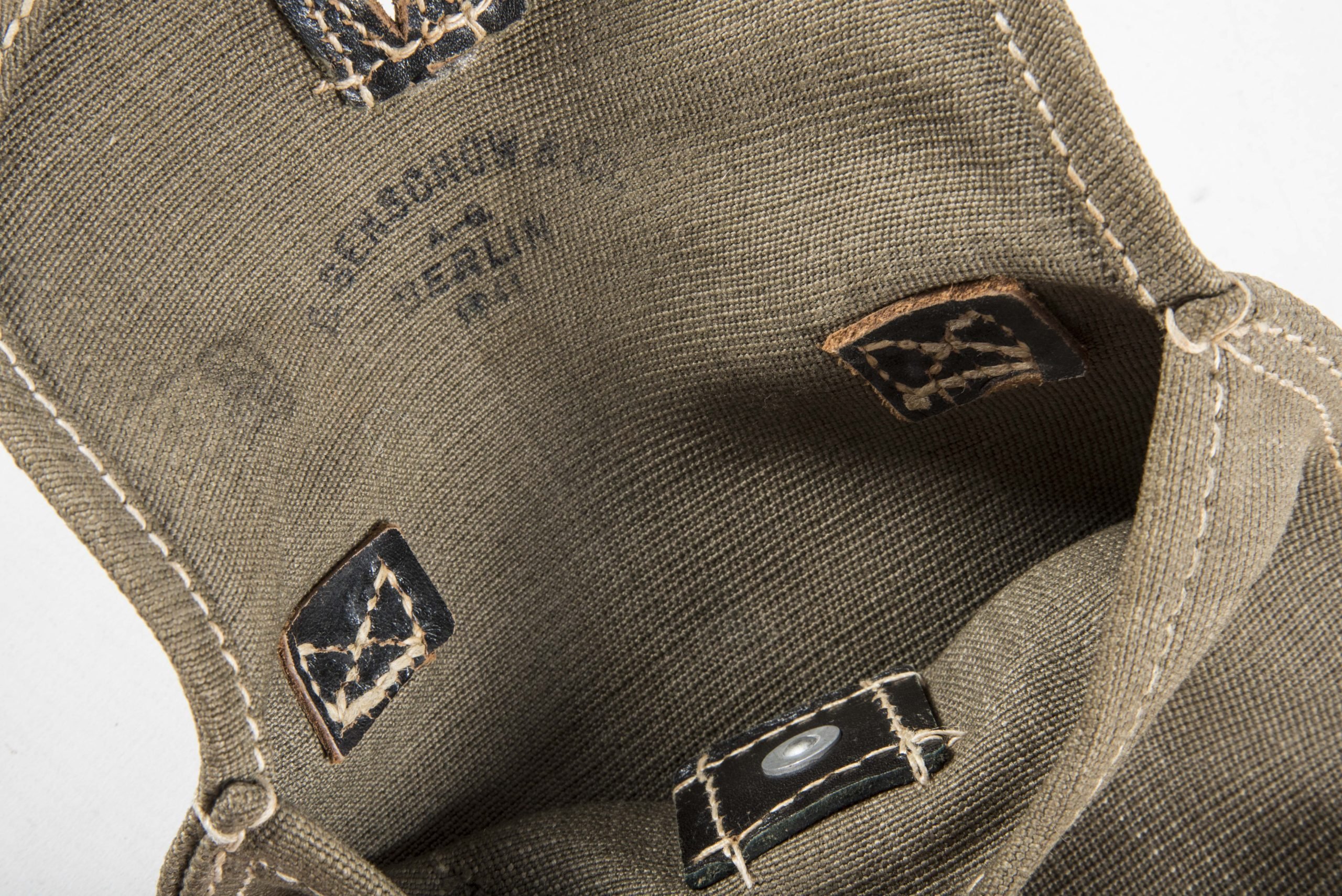 Rare carrying bag for the long handled wire cutters marked G. Genschow Berlin 1941 — image 3