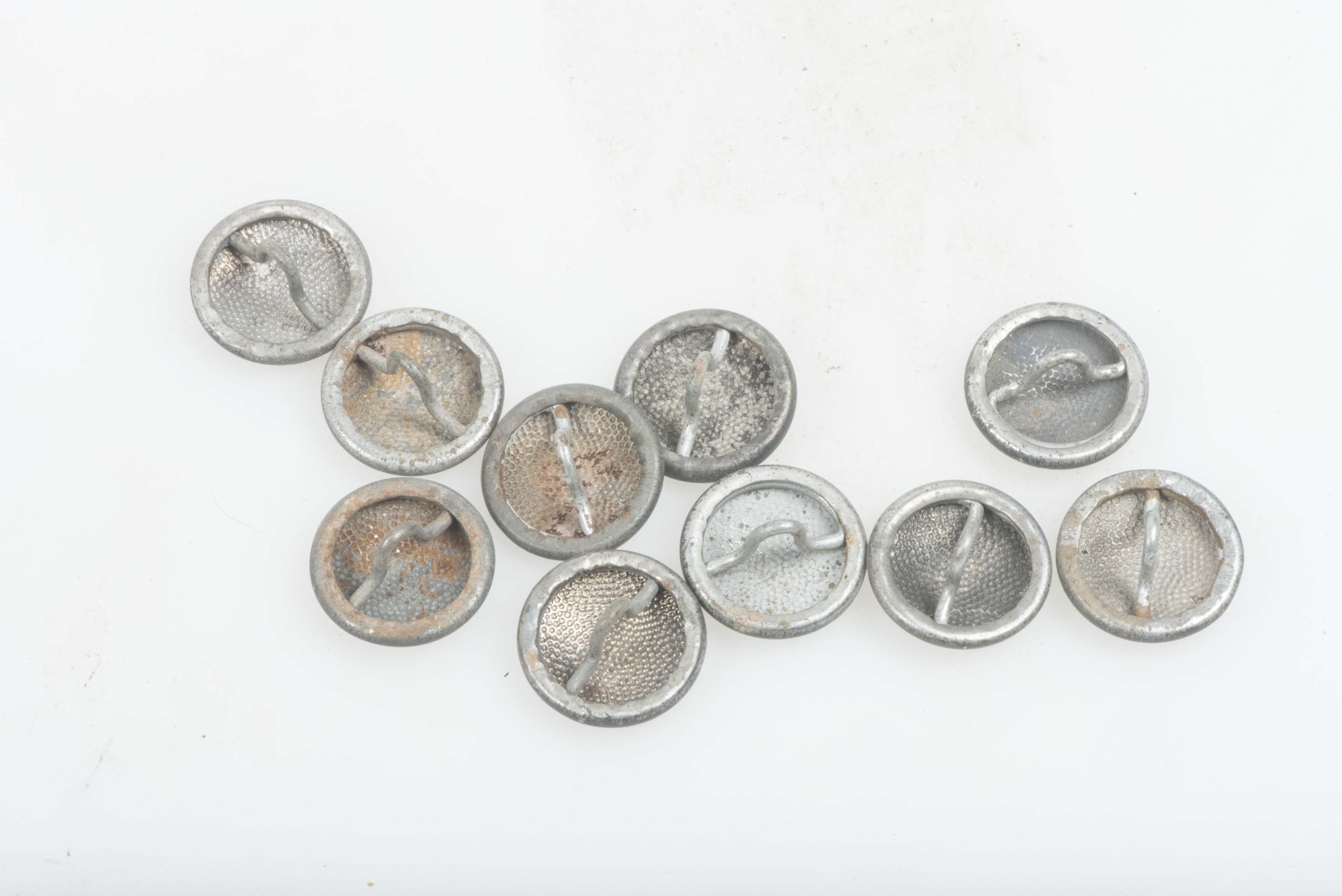 1x Blue metal M44 tunic button — image 4