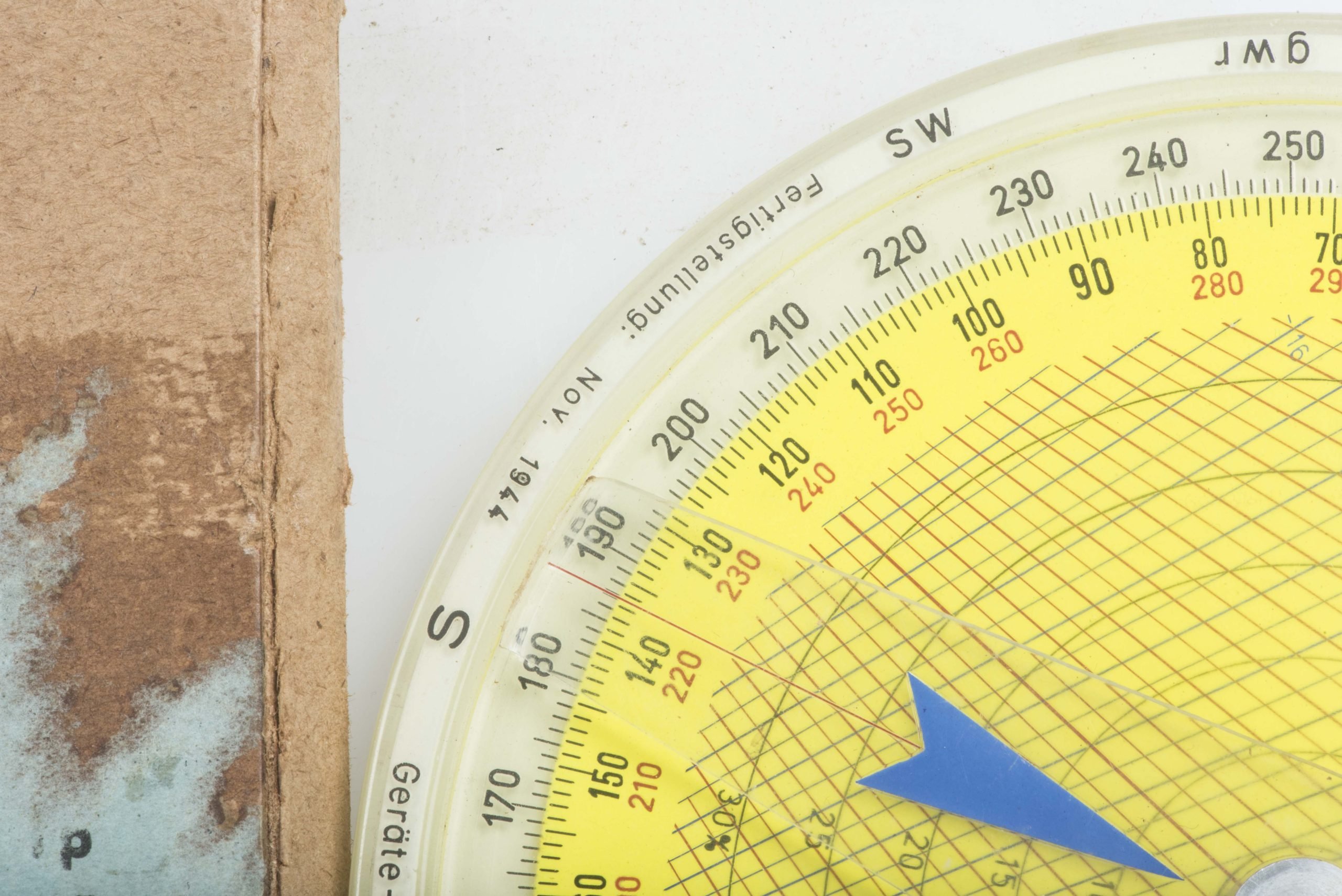 Unissued Luftwaffe flight navigator disc or Dreieckrechner DP3 Tp in original cardboard box — image 4