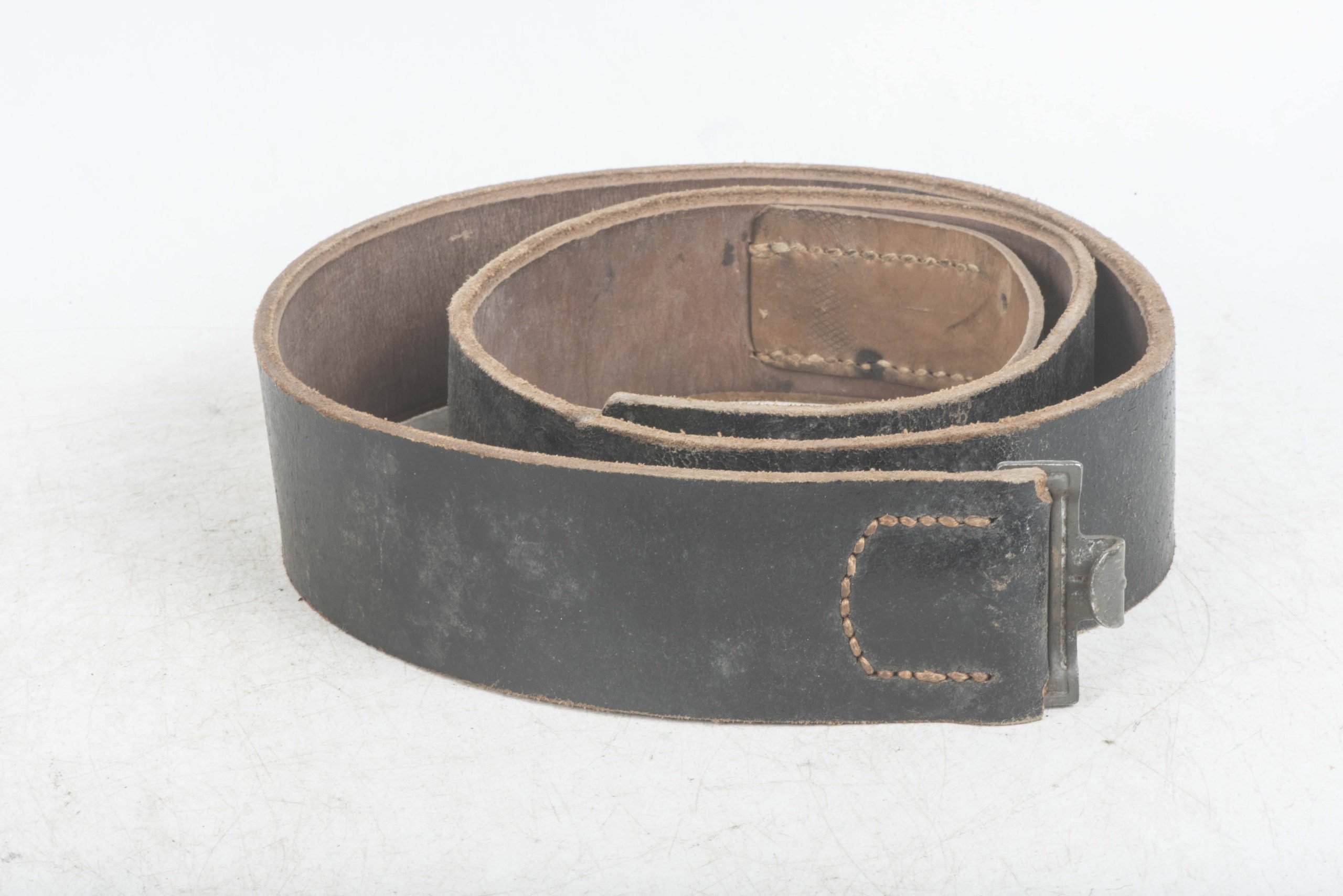 Late war leather equipment belt size 95 marked RBNr. 0/0565/0050 — image 2