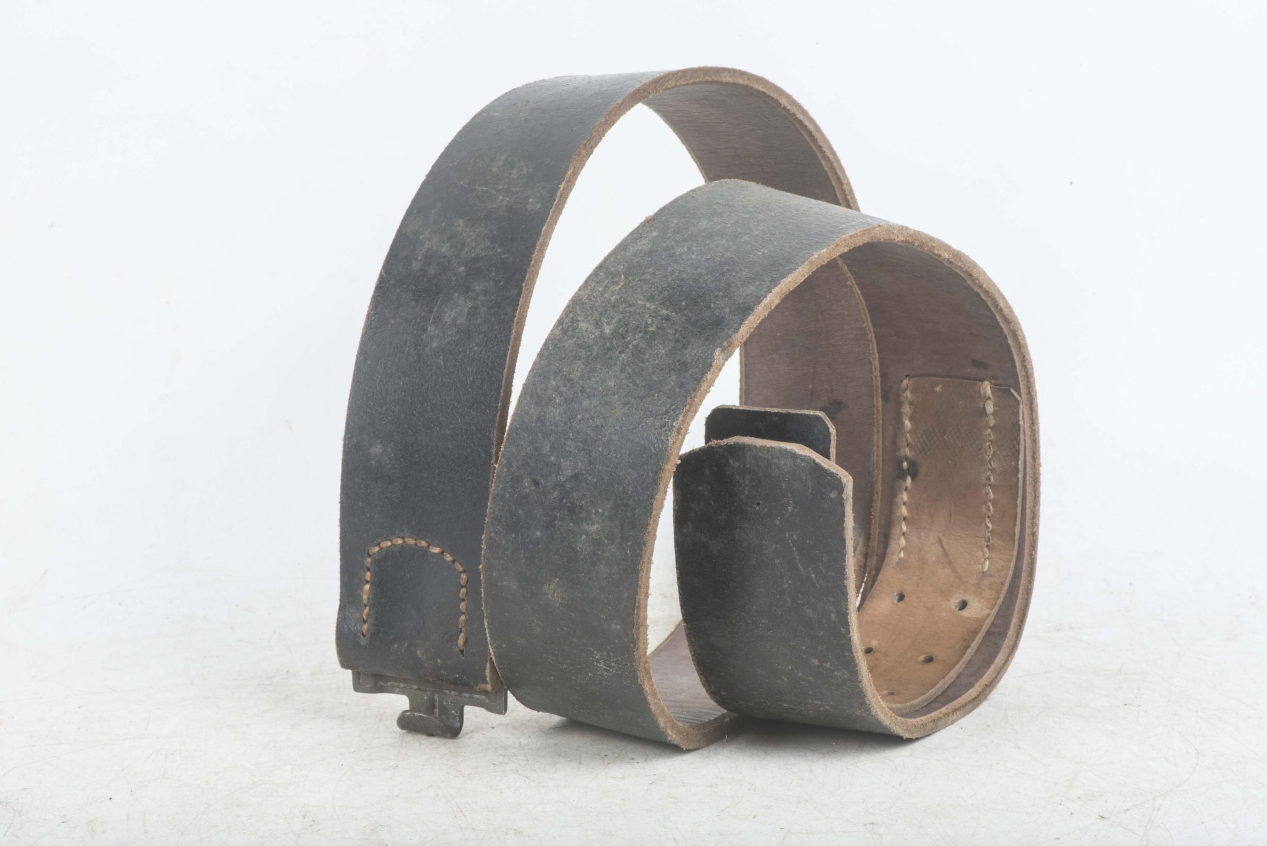 Late war leather equipment belt size 95 marked RBNr. 0/0565/0050 — image 3