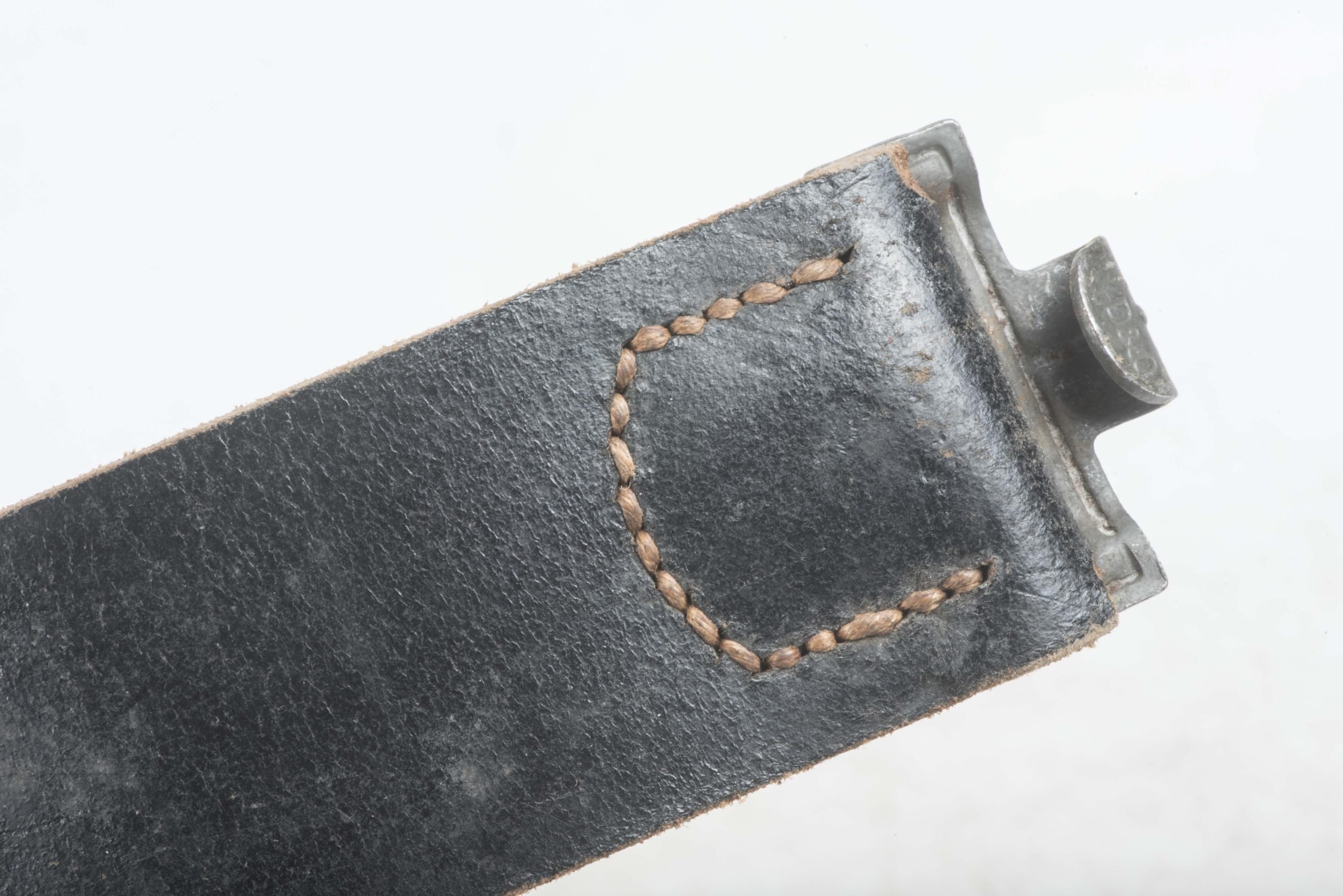 Late war leather equipment belt size 95 marked RBNr. 0/0565/0050 — image 5