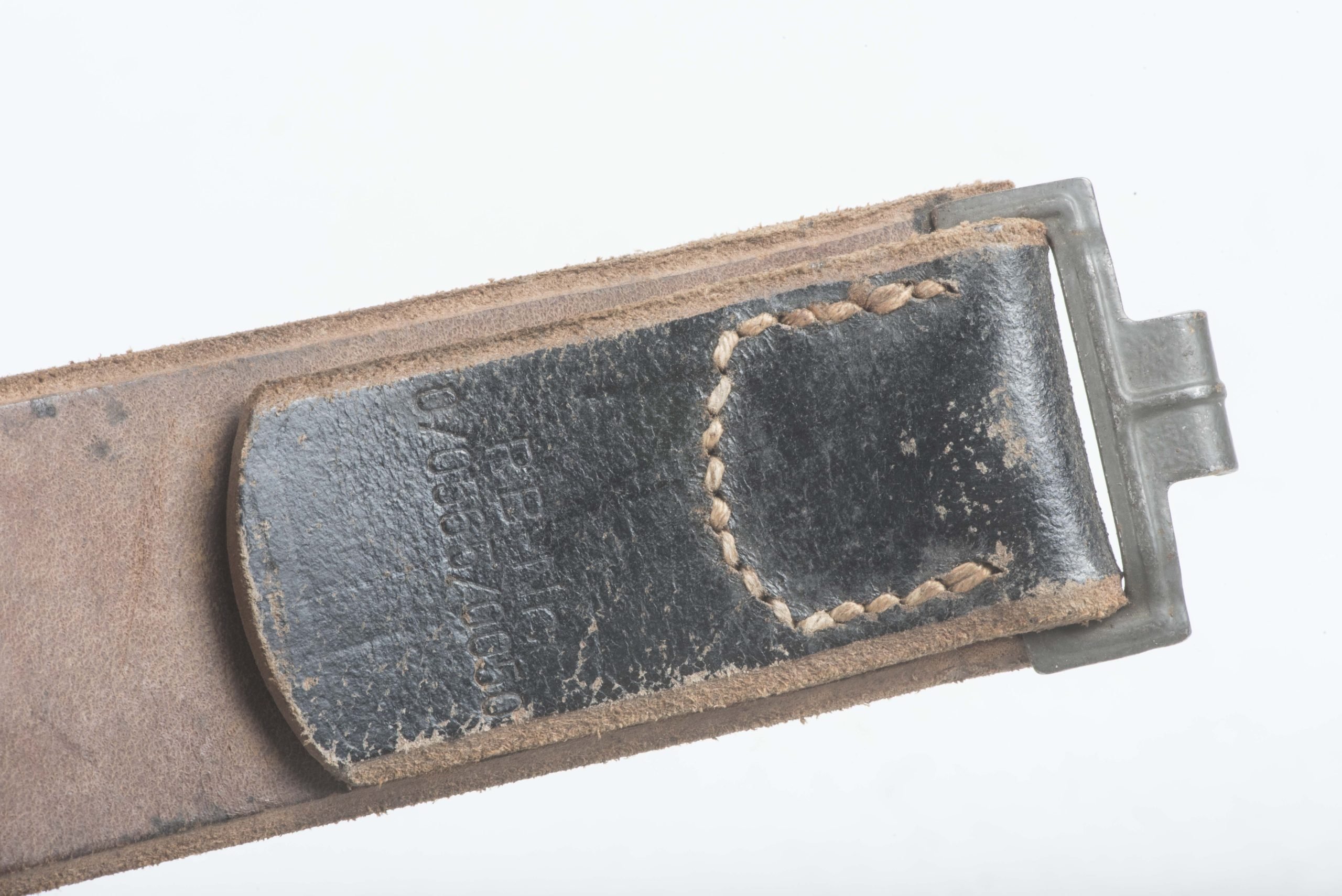 Late war leather equipment belt size 95 marked RBNr. 0/0565/0050 — image 6