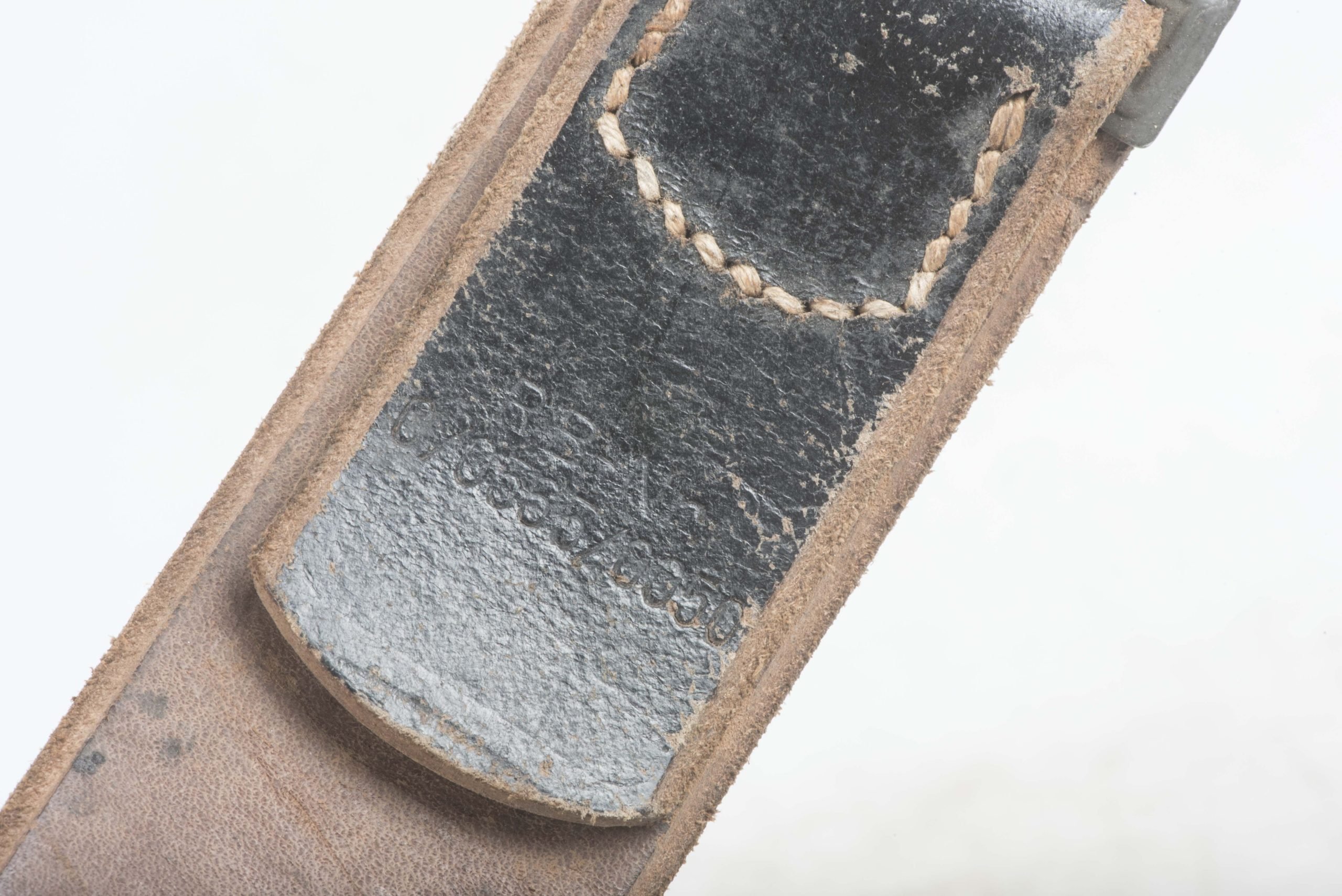 Late war leather equipment belt size 95 marked RBNr. 0/0565/0050 — image 7