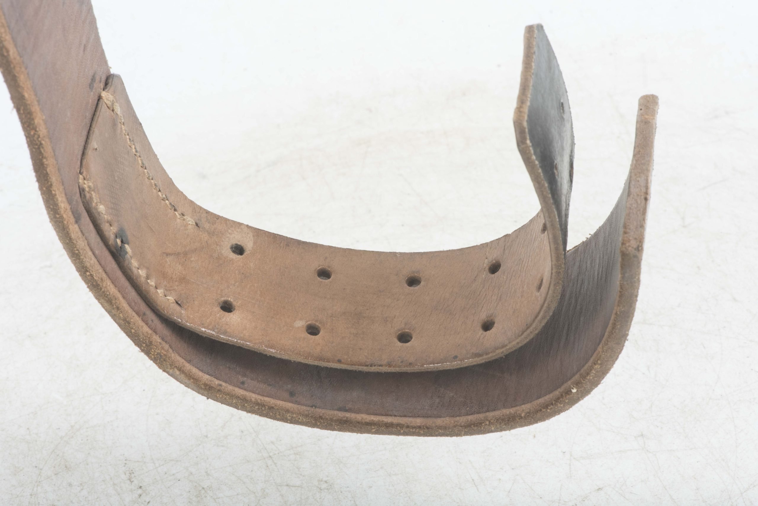 Late war leather equipment belt size 95 marked RBNr. 0/0565/0050 — image 8