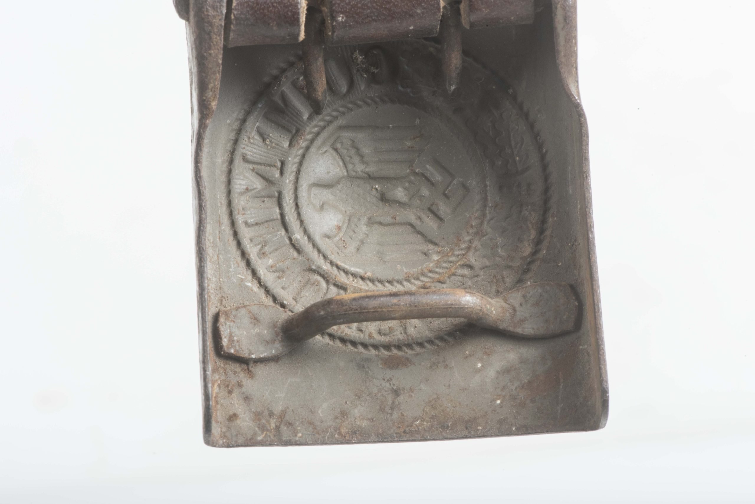 Tabbed steel Heer belt buckle marked Brüder Schneider, Wien 1942 — image 4