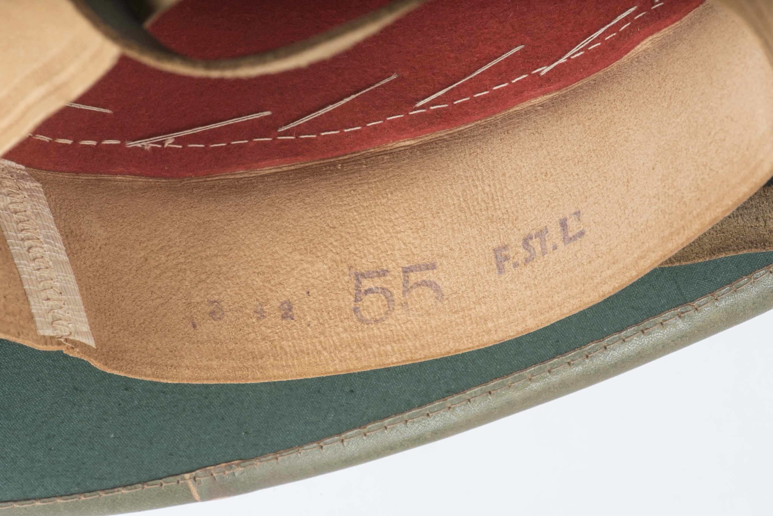 Unissued pith helmet dated 3.42 size 55 F.ST. L — image 10