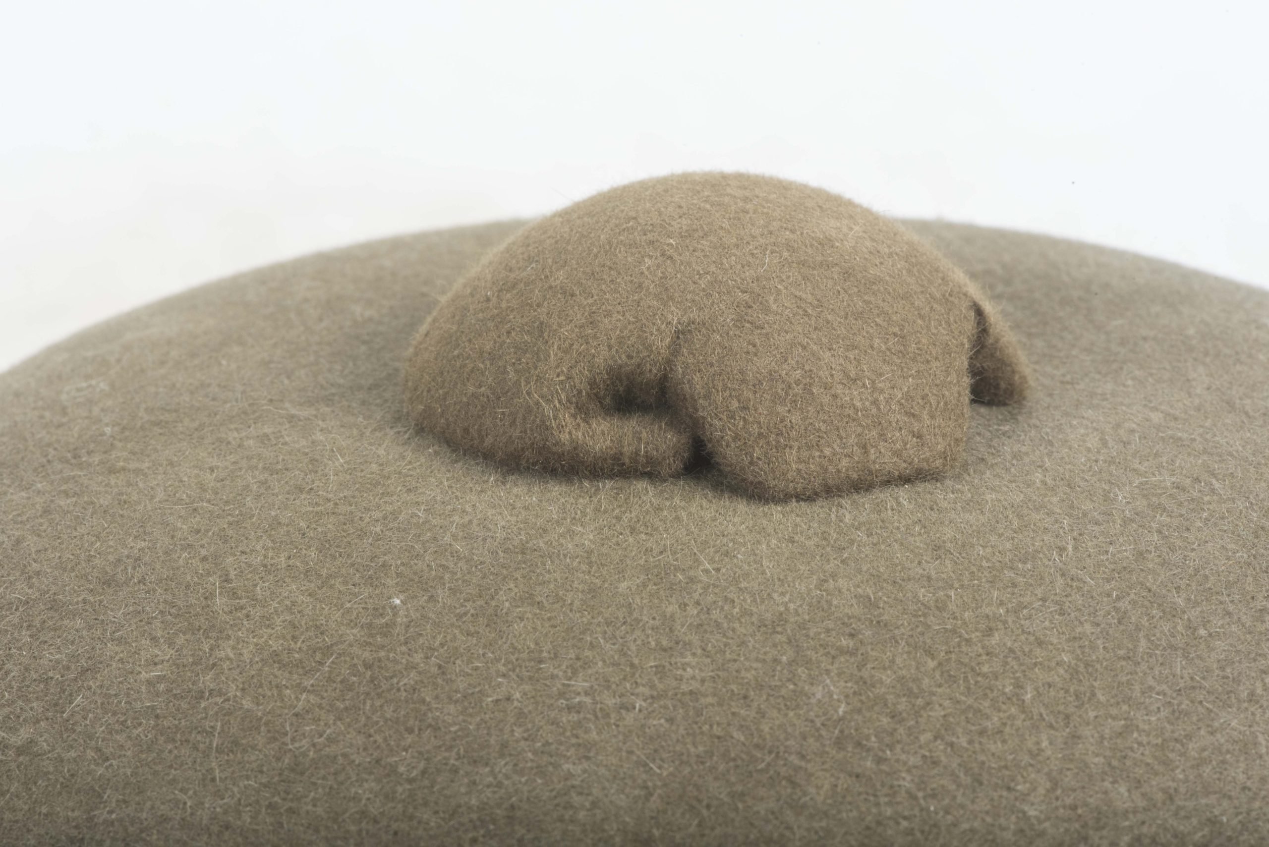 Unissued pith helmet dated 3.42 size 55 F.ST. L — image 7