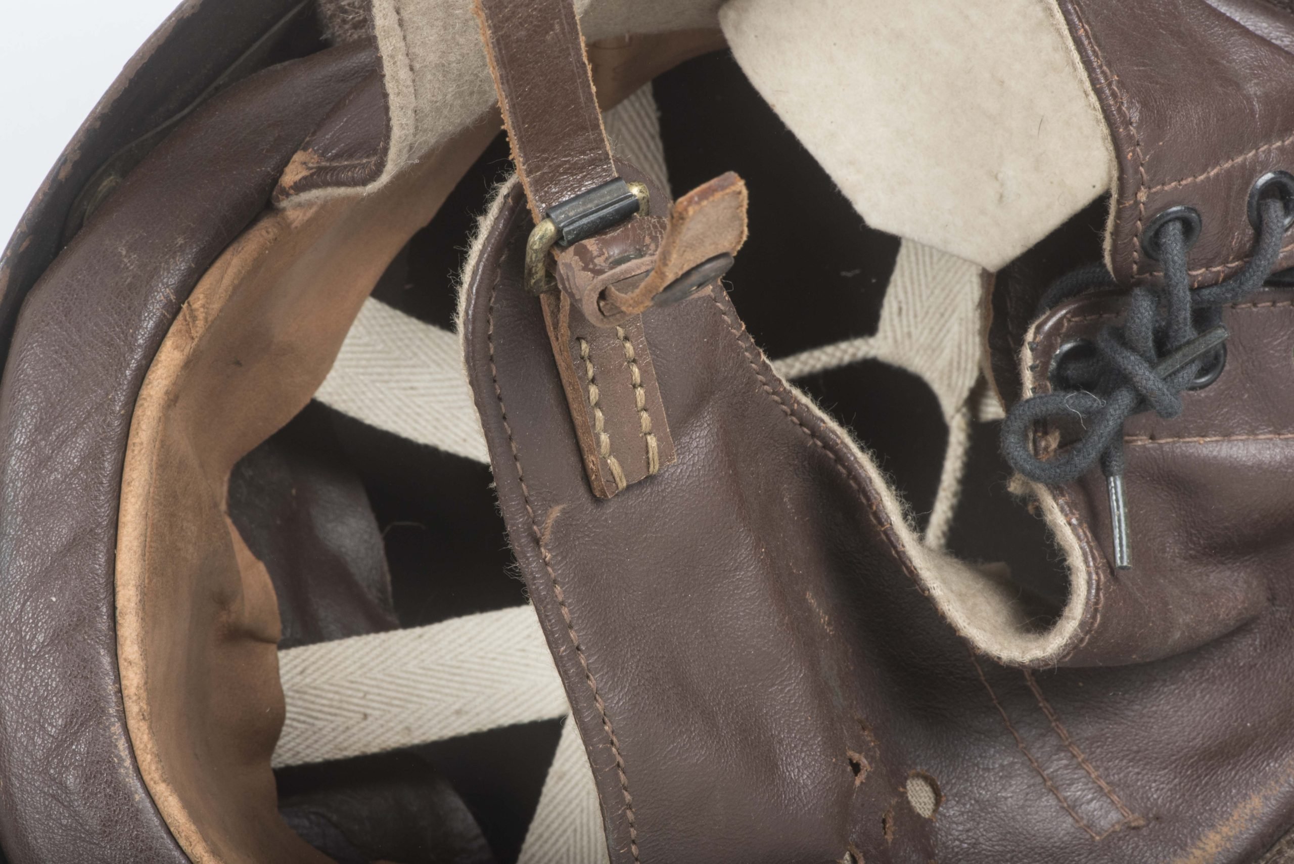 British dispatch rider helmet marked BMB 1945 size 7 — image 7