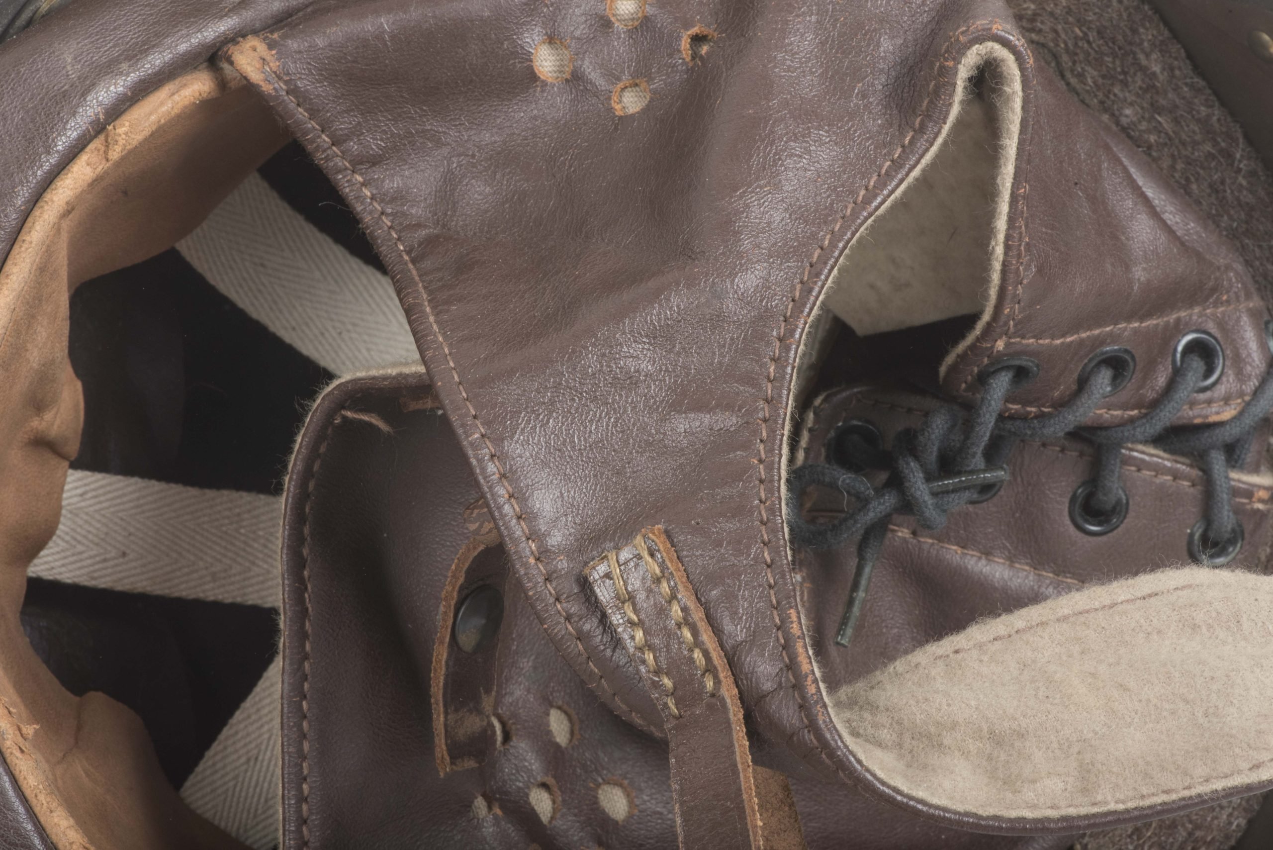 British dispatch rider helmet marked BMB 1945 size 7 — image 8
