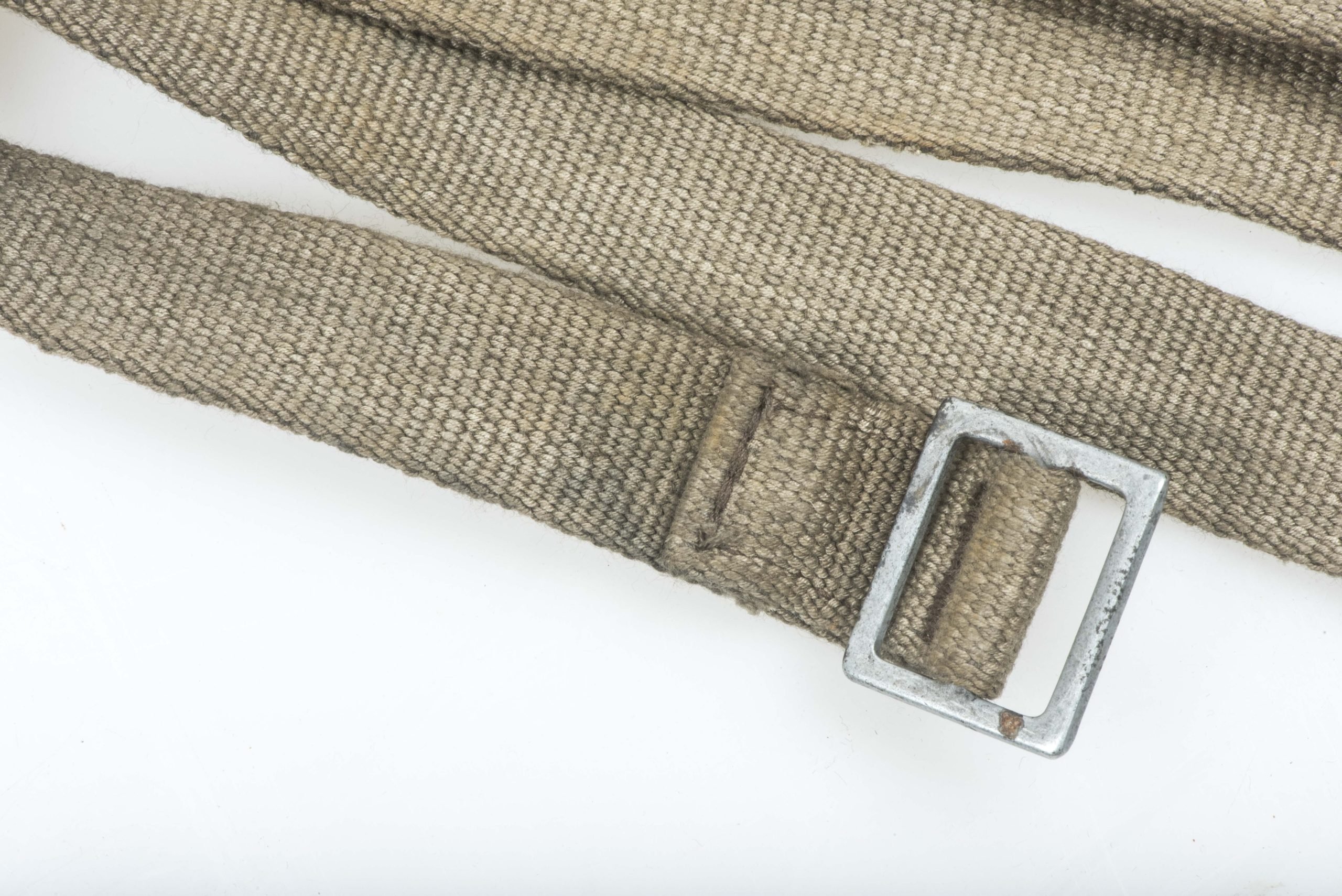 Textbook late war matching set of gasmask canister straps marked ebd 44 — image 8